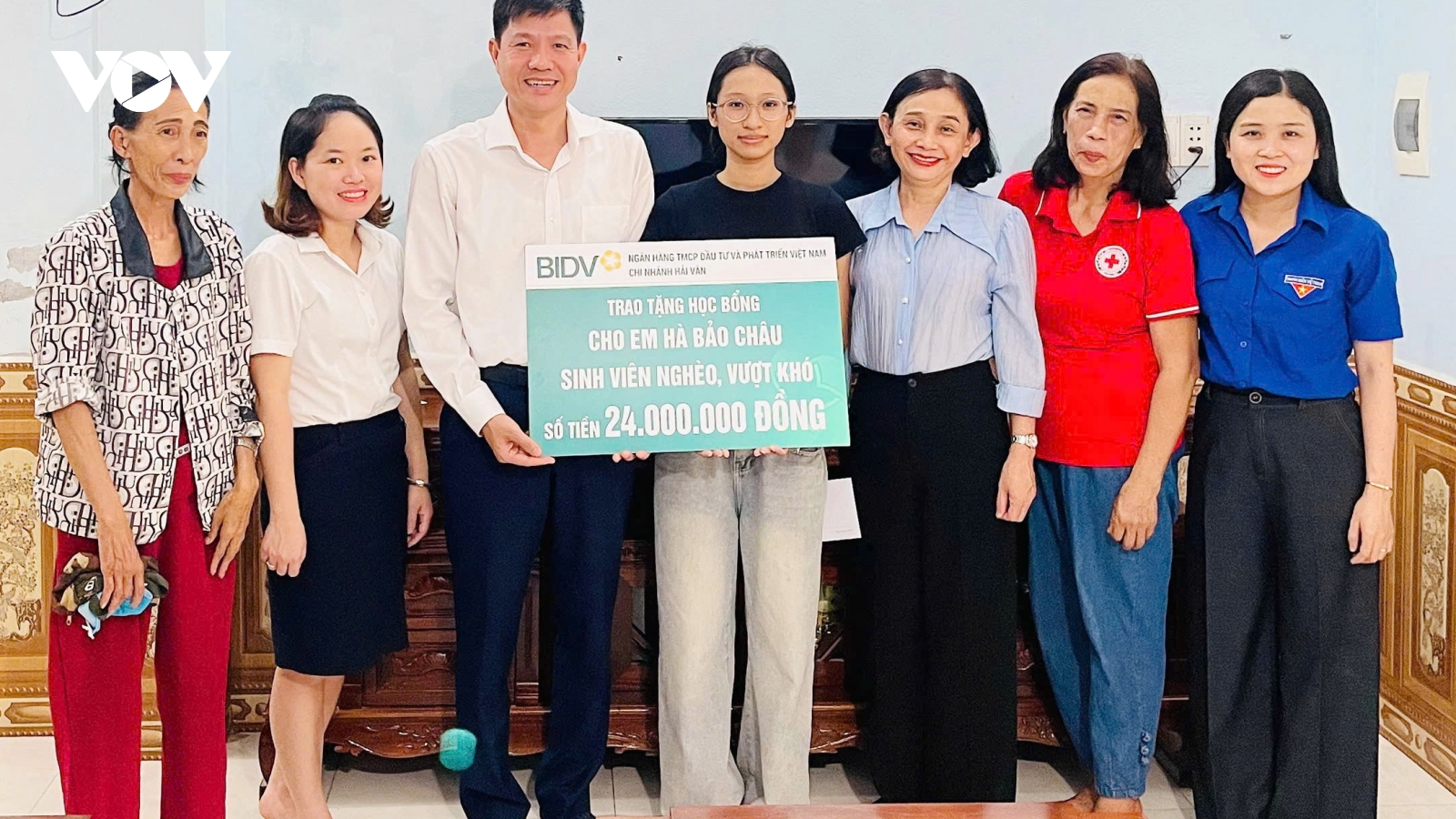 Nhiều nhà hảo tâm, hội, đoàn thể hỗ trợ sinh viên nghèo mồ côi cha mẹ