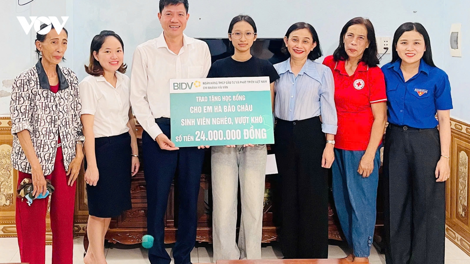 Nhiều nhà hảo tâm, hội, đoàn thể hỗ trợ sinh viên nghèo mồ côi cha mẹ