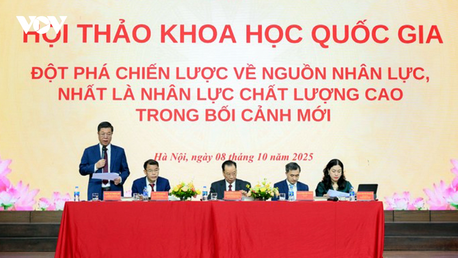 Đột phá chiến lược về nguồn nhân lực chất lượng cao trong bối cảnh mới