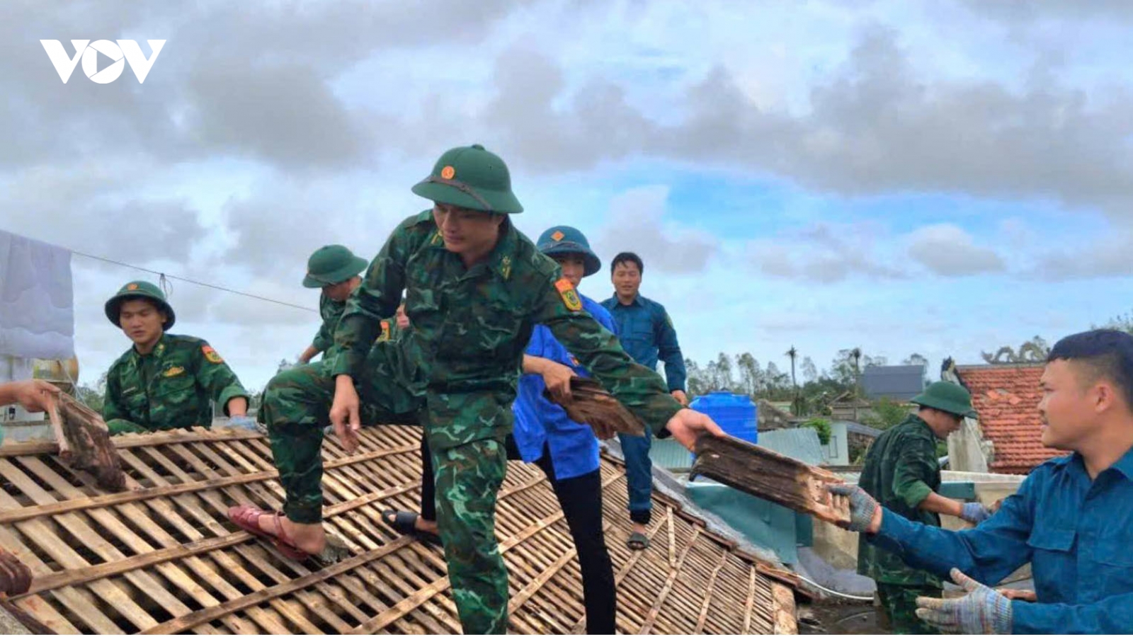 Biên phòng Thanh Hóa - Những chiến sĩ quân hàm xanh trên mặt trận phòng chống bão, lũ