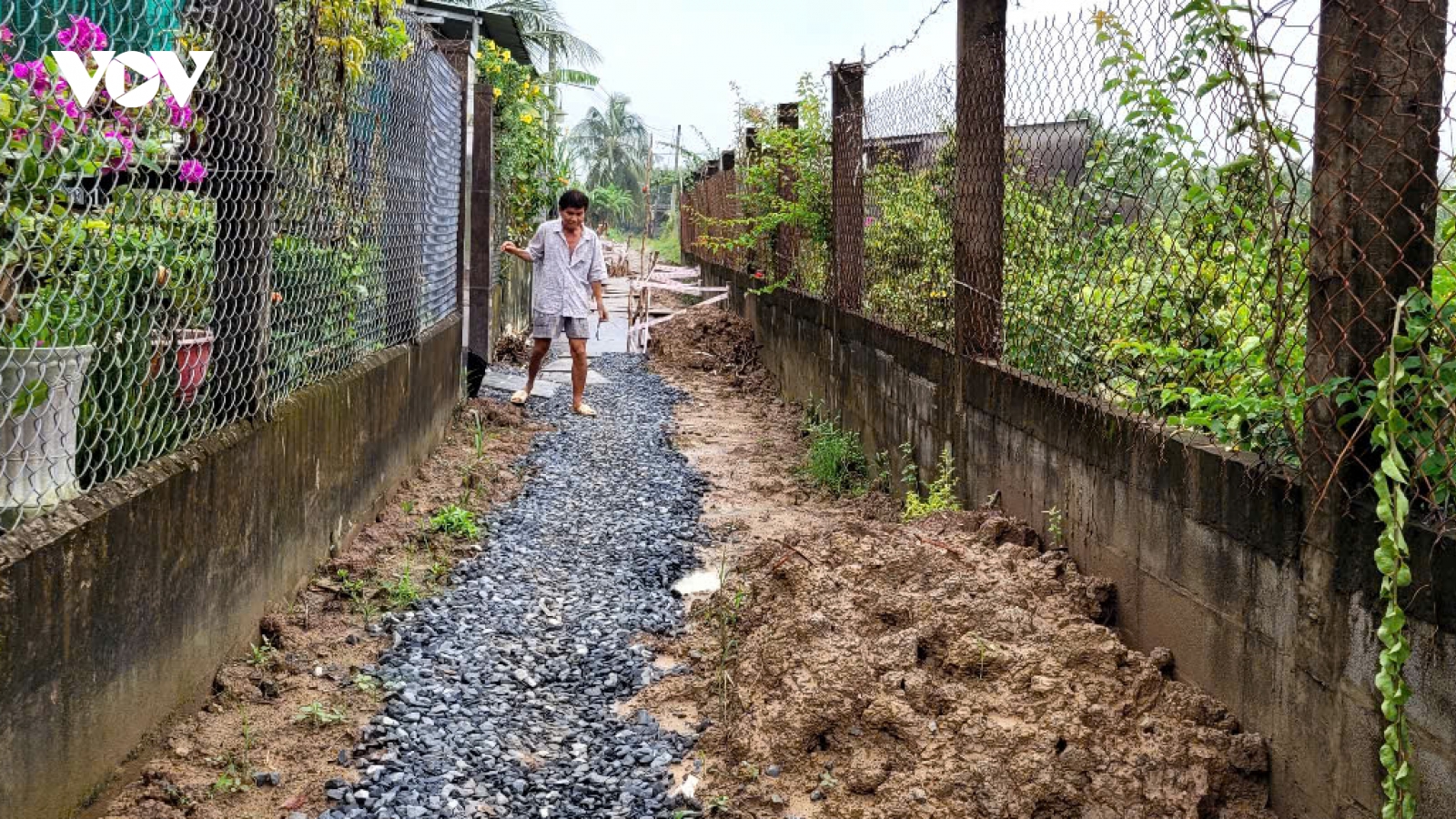 Người dân xã Châu Thành (tỉnh Đồng Tháp) “kêu trời” vì công trình làm đường ì ạch