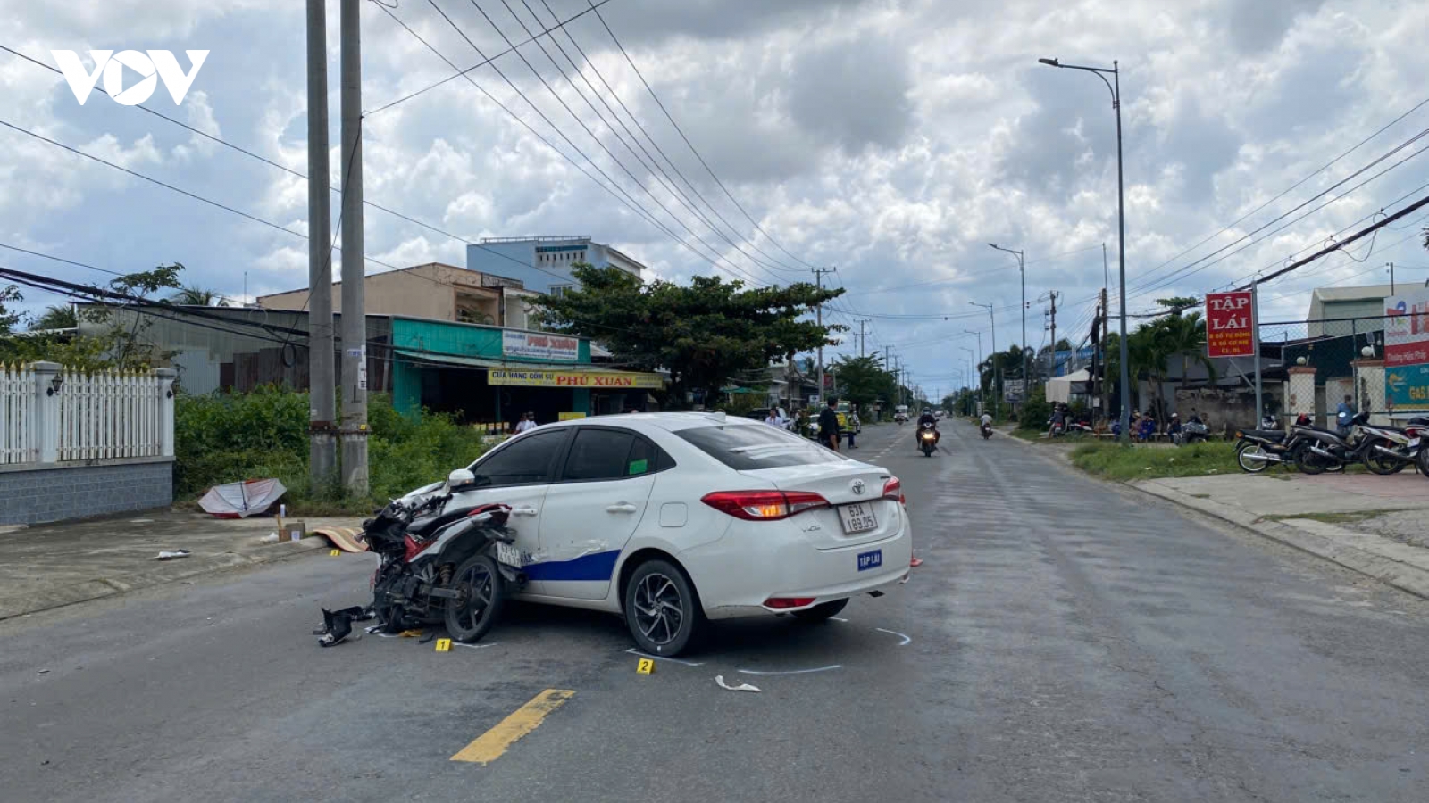 Người đàn ông tử vong sau va chạm ô tô đang quay đầu