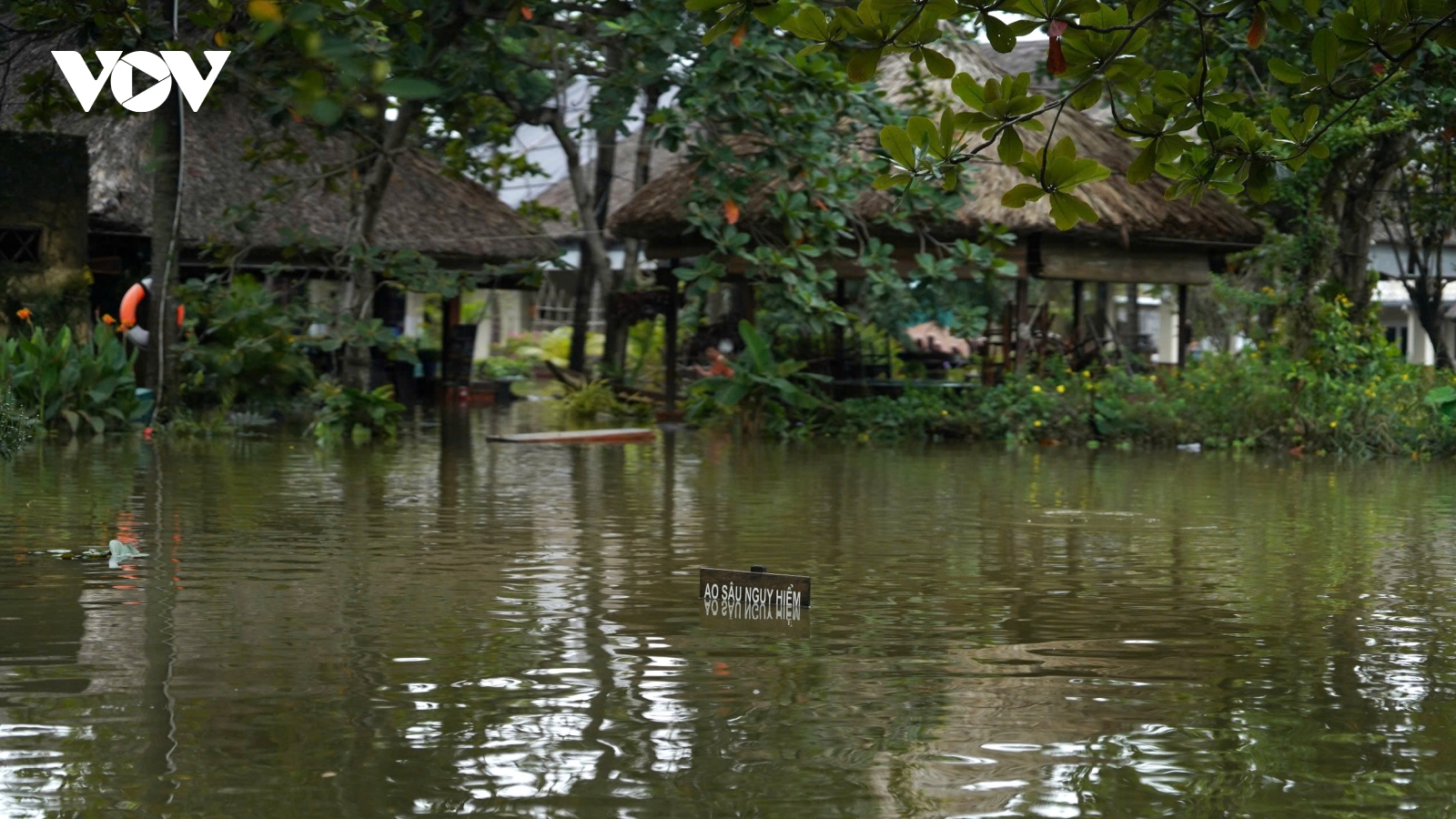 Ngập nặng tại TP.HCM do triều cường theo chu kỳ và nước biển dâng