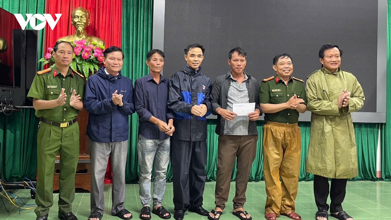 Quảng Trị khen thưởng 3 cá nhân dũng cảm cứu người ở Cửa Việt