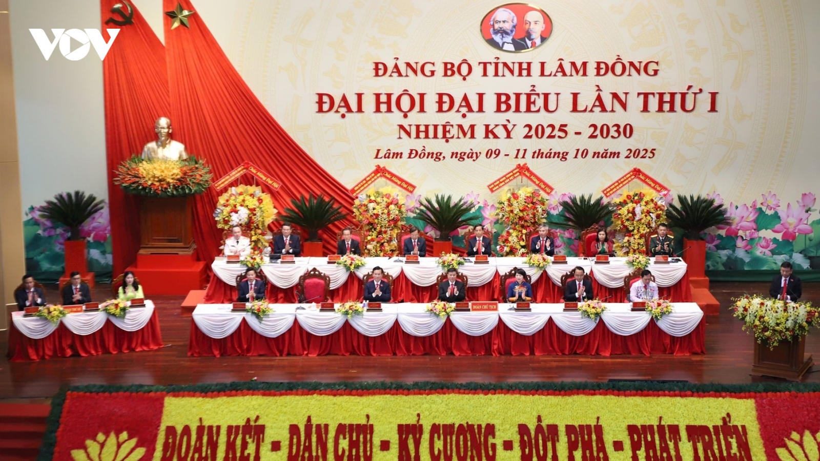 Toàn cảnh lễ khai mạc Đại hội đại biểu Đảng bộ tỉnh Lâm Đồng lần thứ I