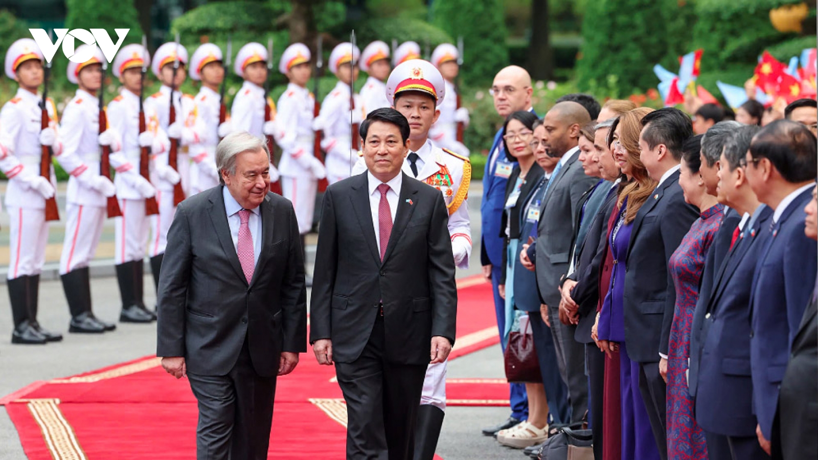 UN leader Antonio Guterres warmly welcomed in Hanoi on official visit