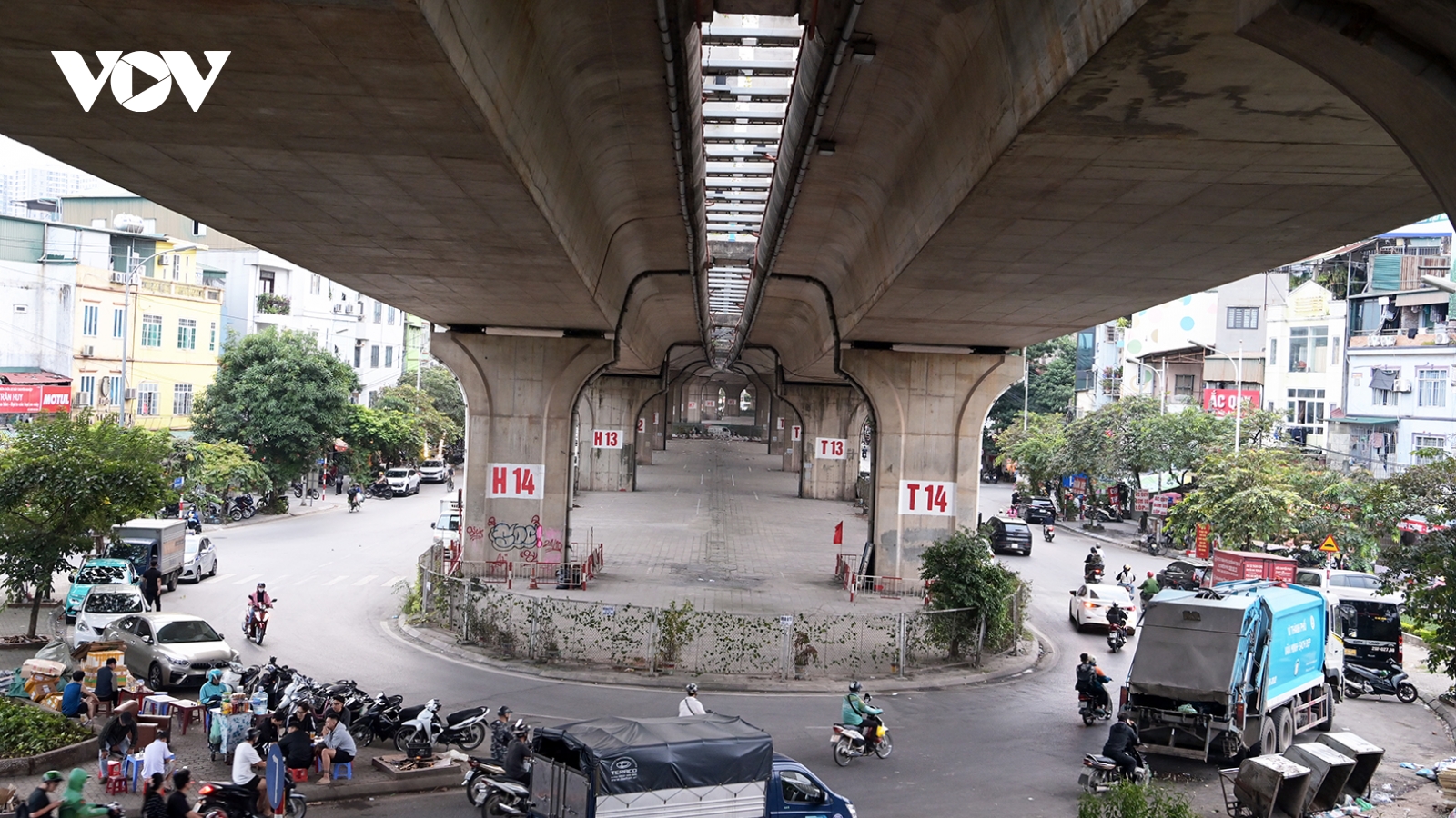 Cận cảnh gầm cầu ở Hà Nội sau khi giải tán các bãi giữ xe