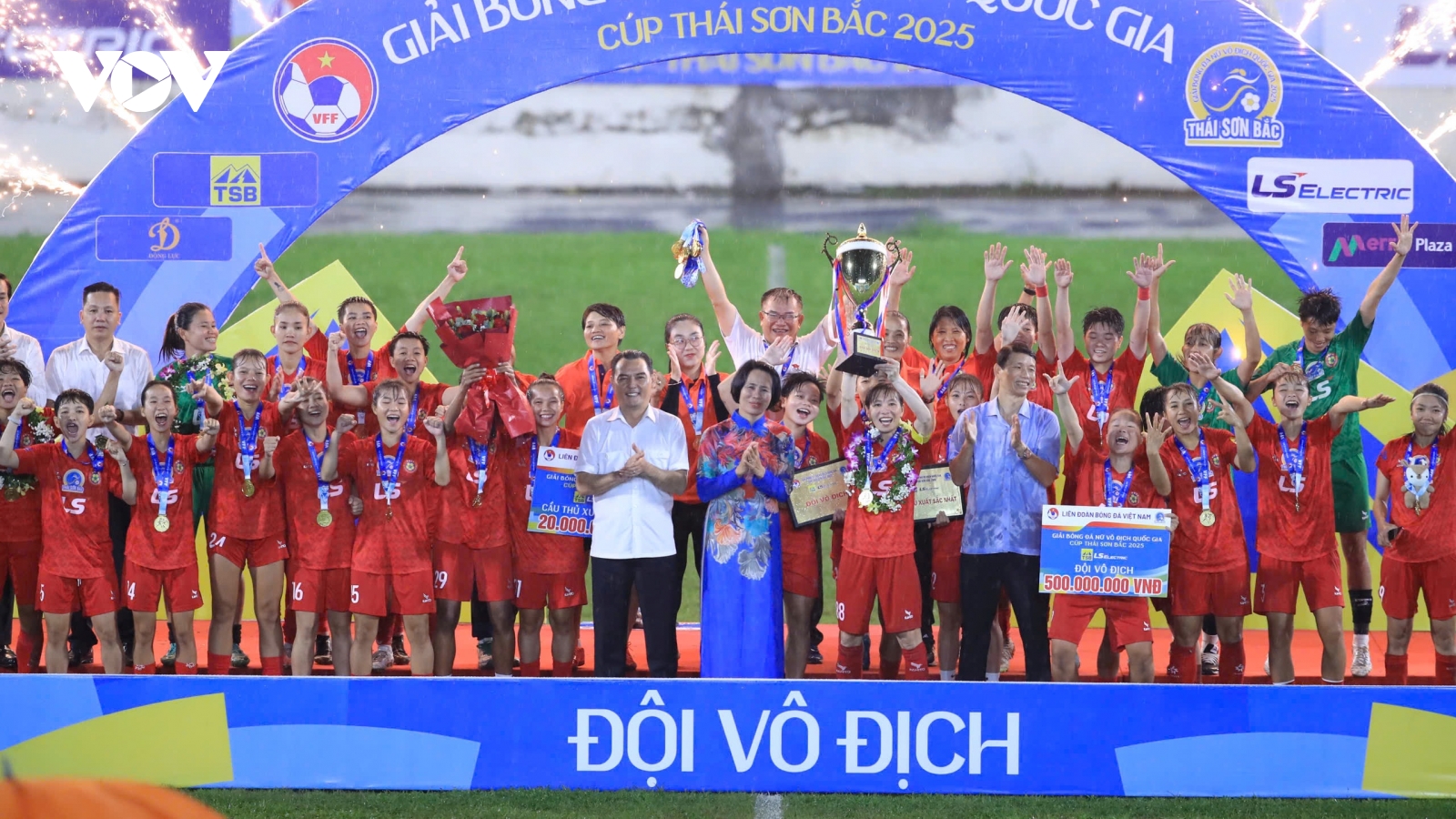 Kết quả bóng đá Việt Nam hôm nay 13/10: CLB TP.HCM I vô địch 7 lần liên tiếp