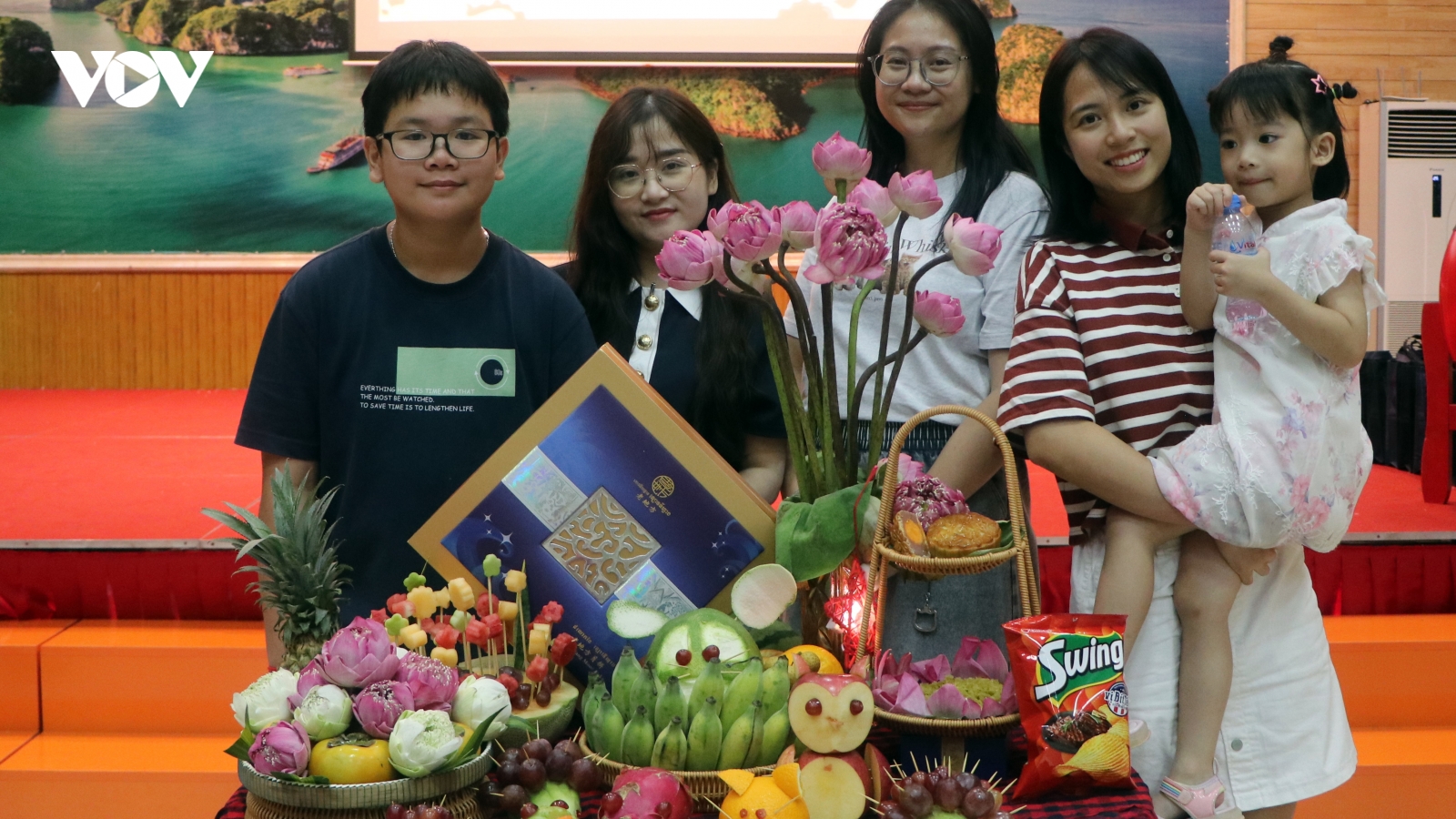 Tết Trung thu 2025 cho thiếu nhi Việt Nam tại Campuchia
