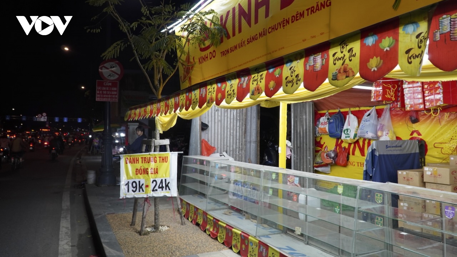 Sau mùa trăng, những quầy bánh lặng lẽ rời thành phố