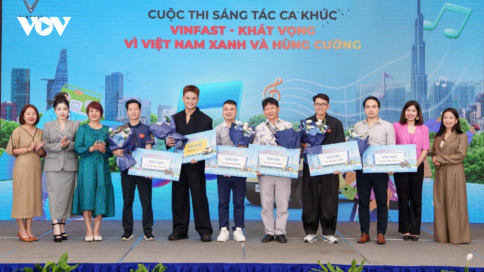Vinfast trao giải cuộc thi: “Vinfast - Khát vọng vì Việt Nam xanh và hùng cường”