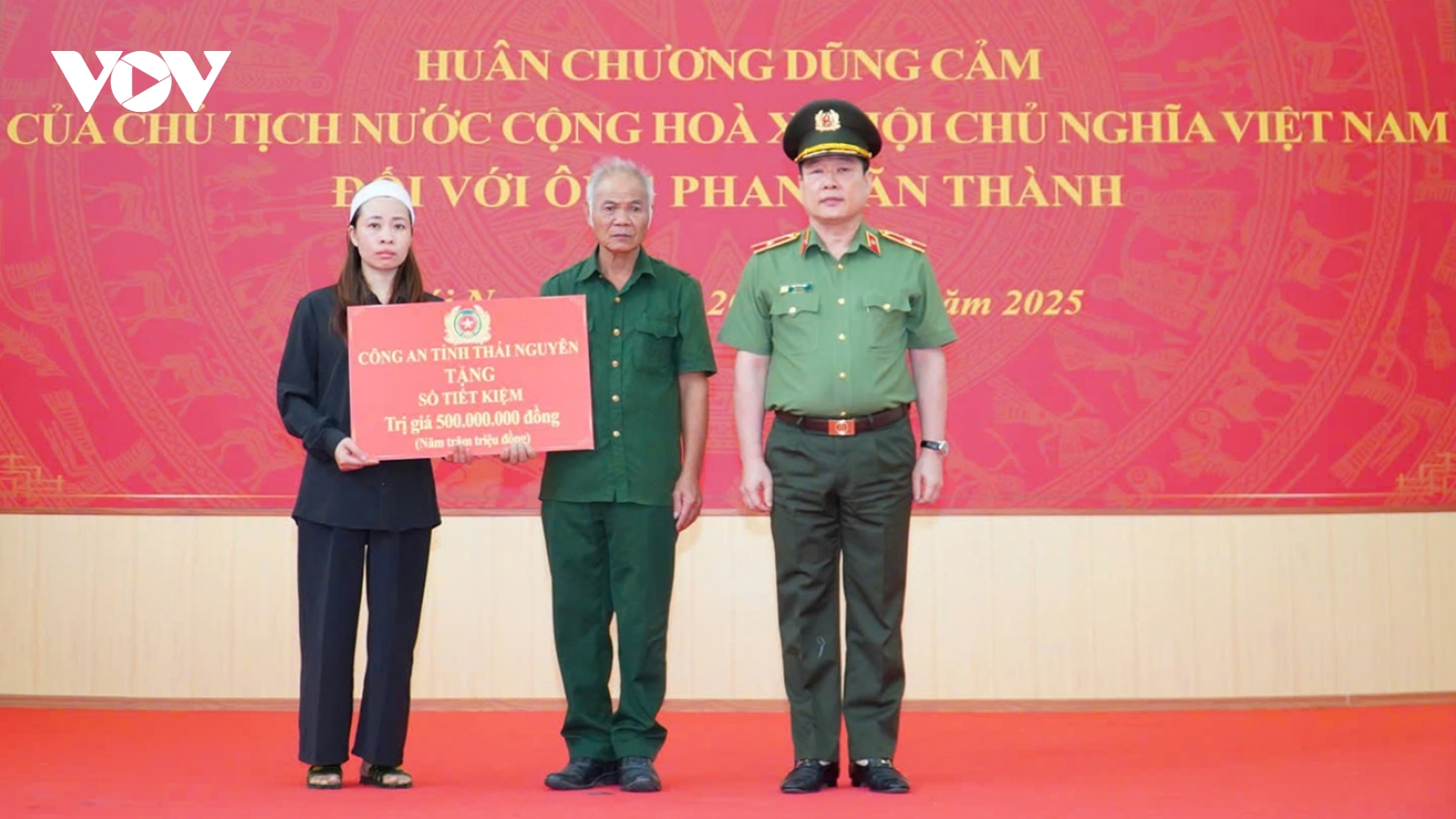 “Vì dân quên mình” - Người hùng cứu 3 cháu nhỏ được truy tặng Huân chương Dũng cảm