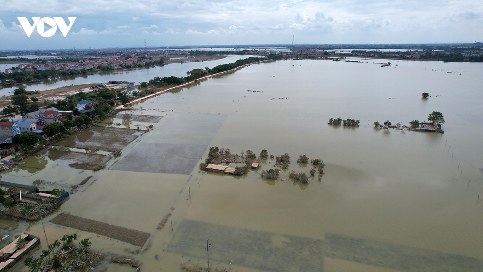 Rốn lũ Trung Giã, Hà Nội: Trạm bê tông ngổn ngang, cư dân tất bật ổn định đời sống