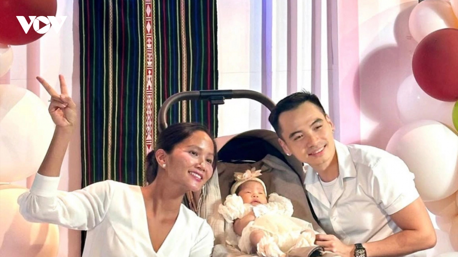 Sao Việt 20/10: H’Hen Niê làm điều đặc biệt trong tiệc đầy tháng con gái
