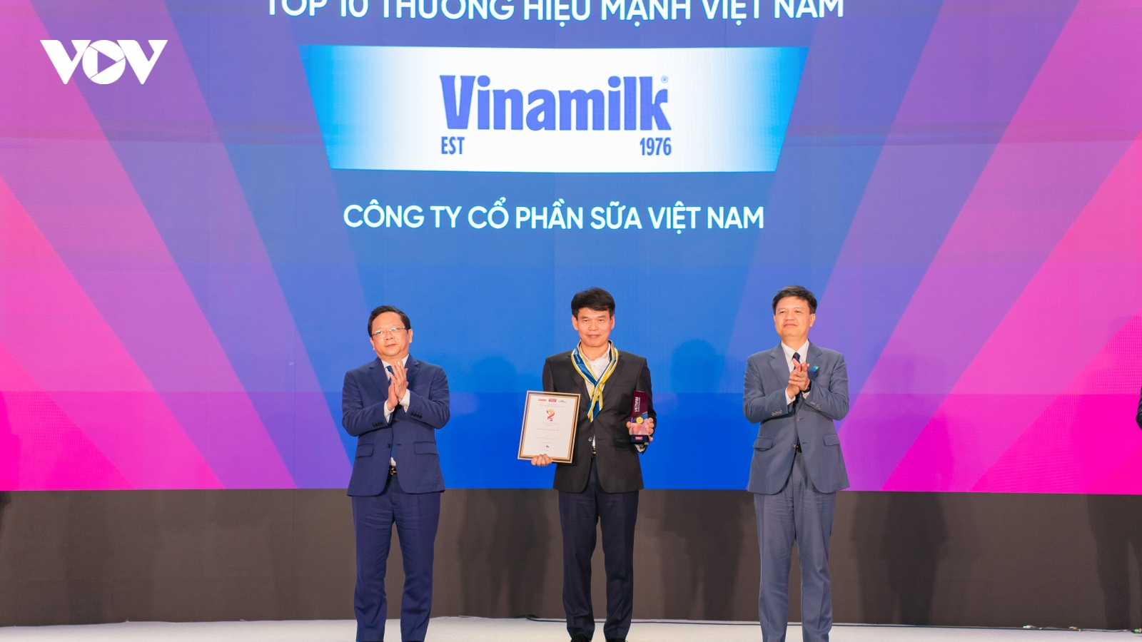 Dẫn đầu xu thế phát triển mới, Vinamilk tự hào là 1 trong 10 thương hiệu mạnh Việt Nam