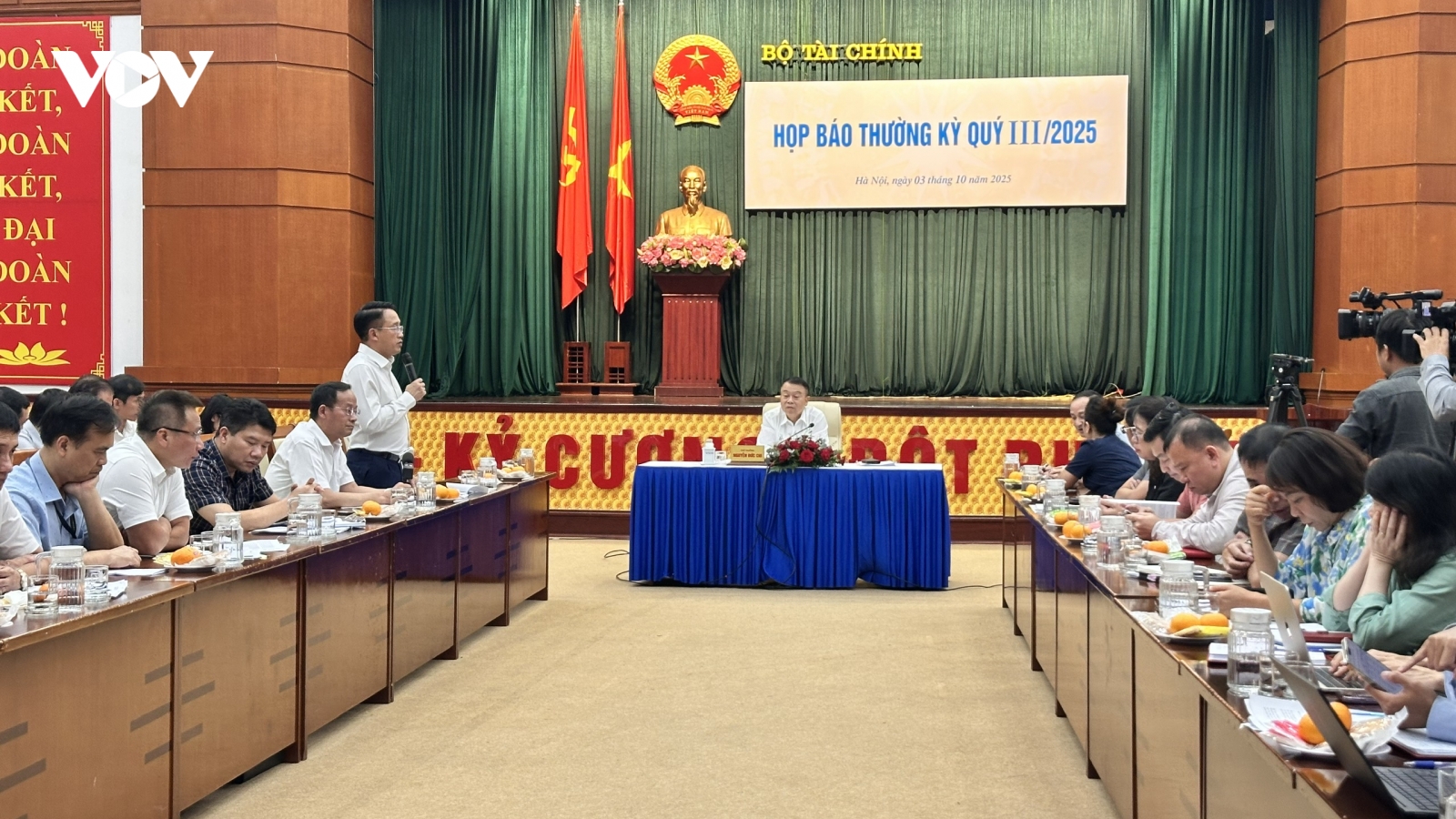 Thu ngân sách nhà nước gần về đích sau 9 tháng
