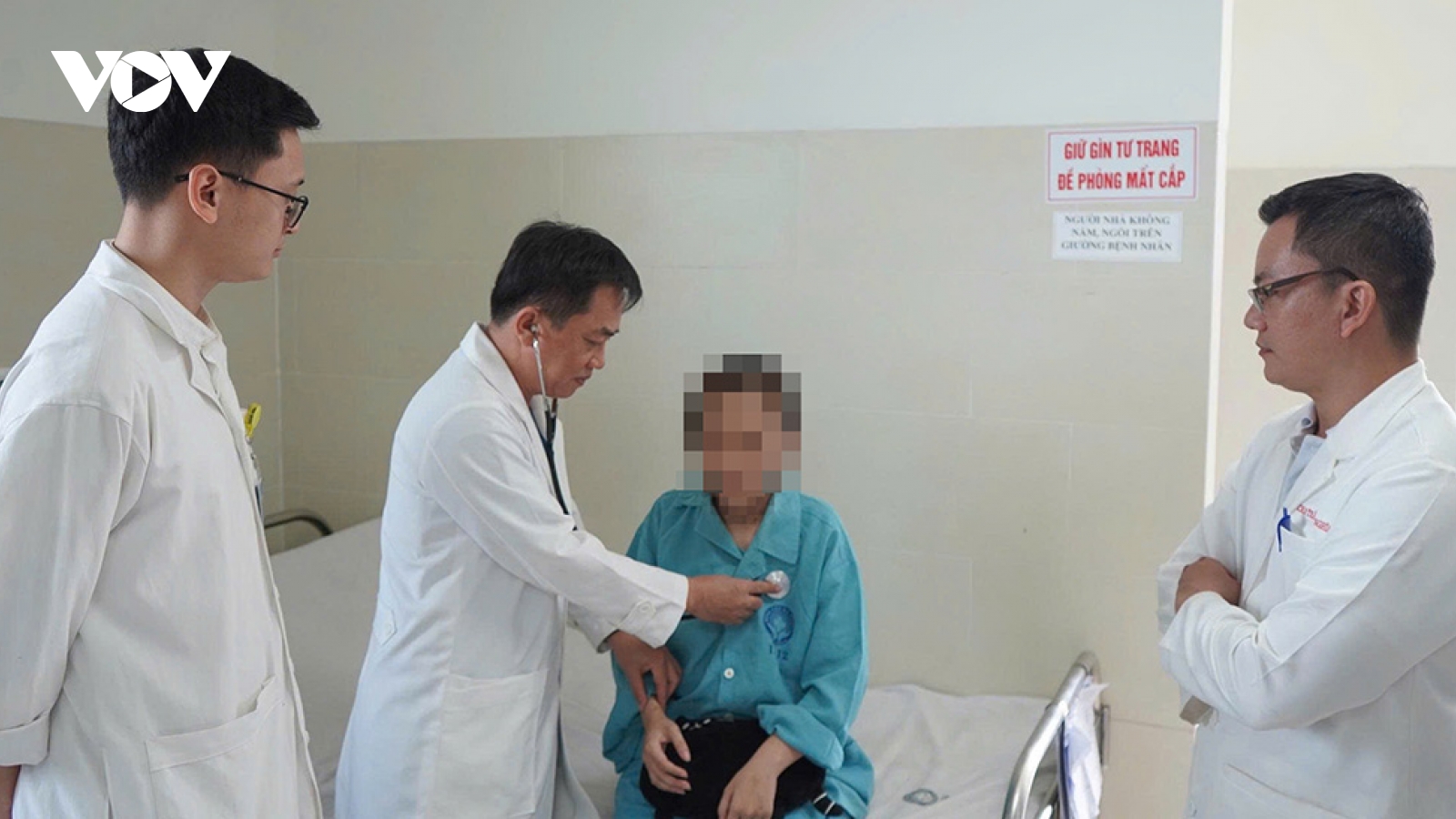 Bệnh viện Đà Nẵng: "Vừa hồi sức vừa phẫu thuật" cứu sống nữ sinh 18 tuổi nguy kịch