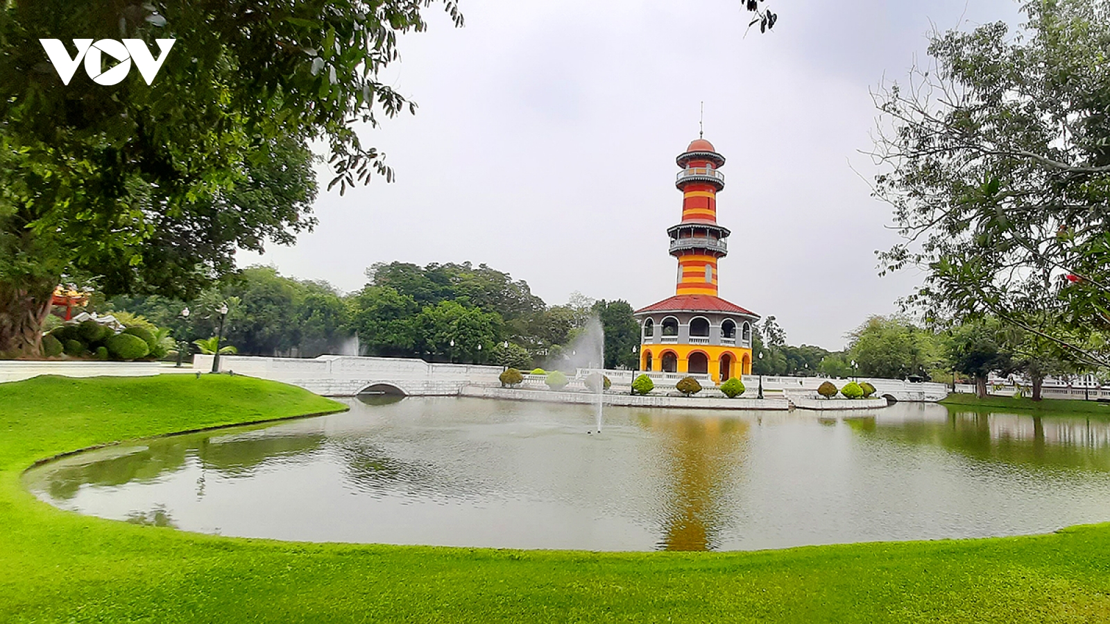 Check-in cung điện mùa hè Bang Pa-In Palace ở Thái Lan
