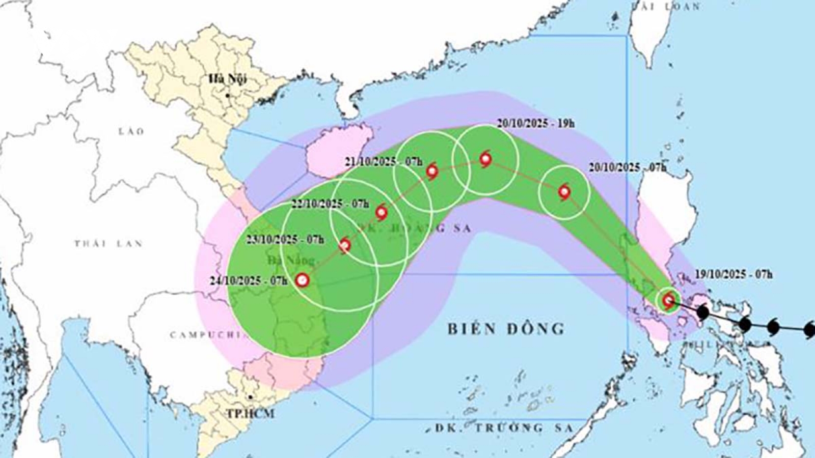 Bão áp sát Biển Đông, gió giật cấp 13 gây sóng biển cao tới 5m