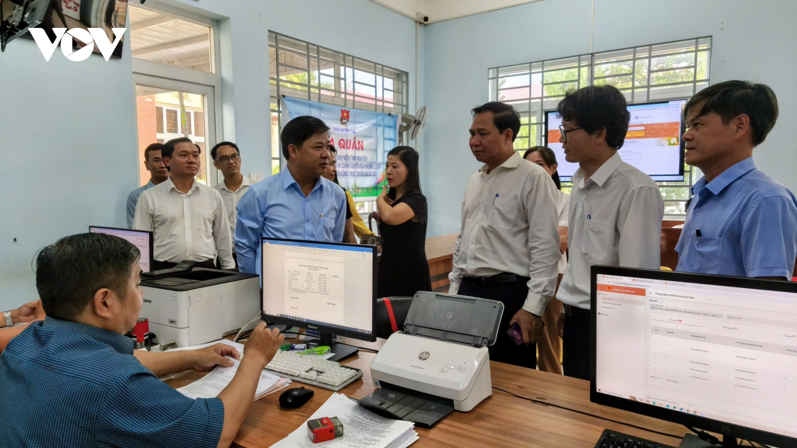 Bí thư Tỉnh ủy Đắk Lắk kiểm tra trung tâm phục vụ hành chính công hai địa phương