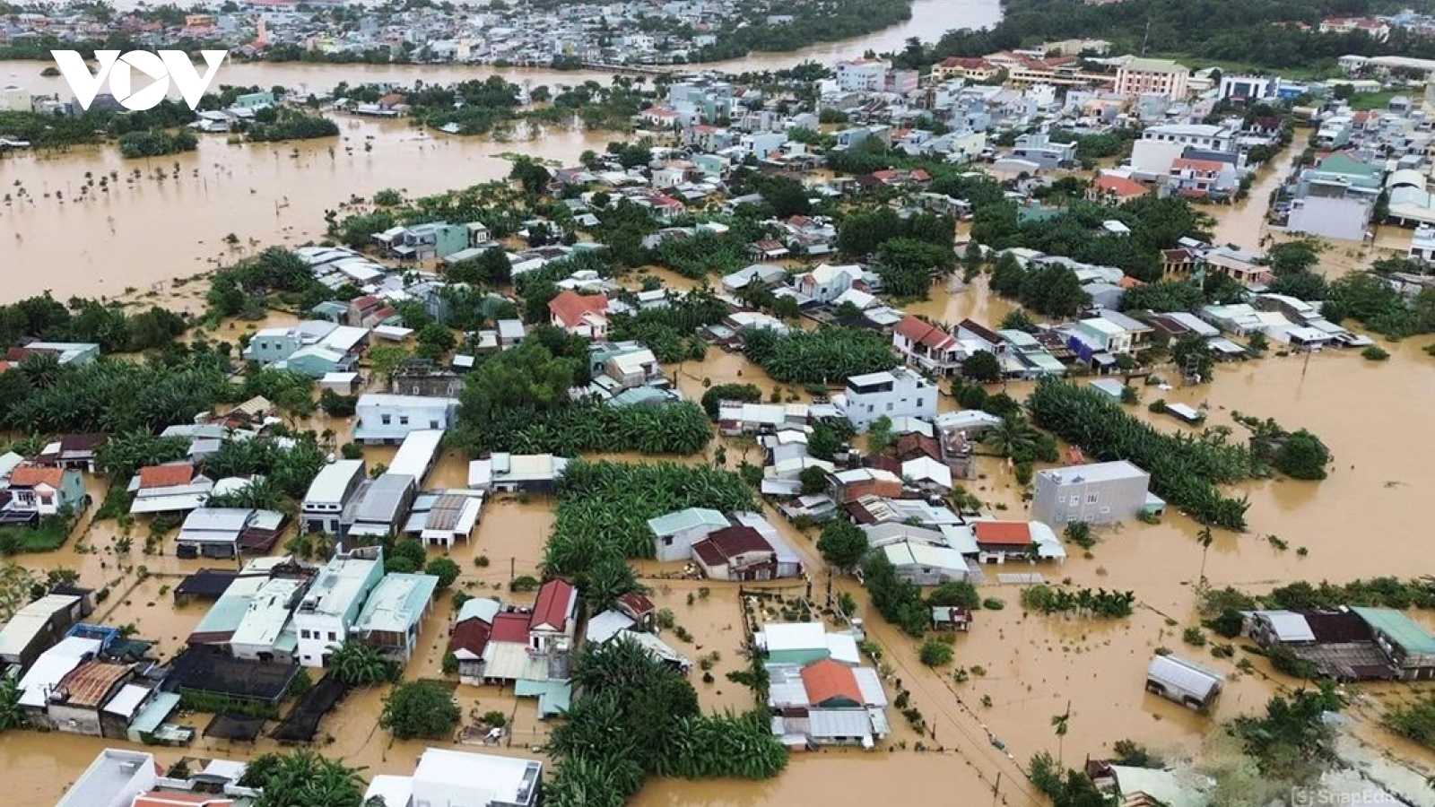 Người dân vùng ngập lụt ở Đà Nẵng đang cần hỗ trợ lương thực và ghe đi cứu trợ