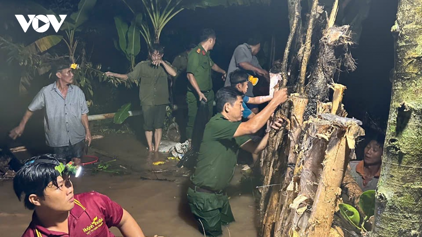 Xã Hiệp Đức, tỉnh Đồng Tháp khẩn trương khắc phục tình trạng vỡ đê, sạt lở đất