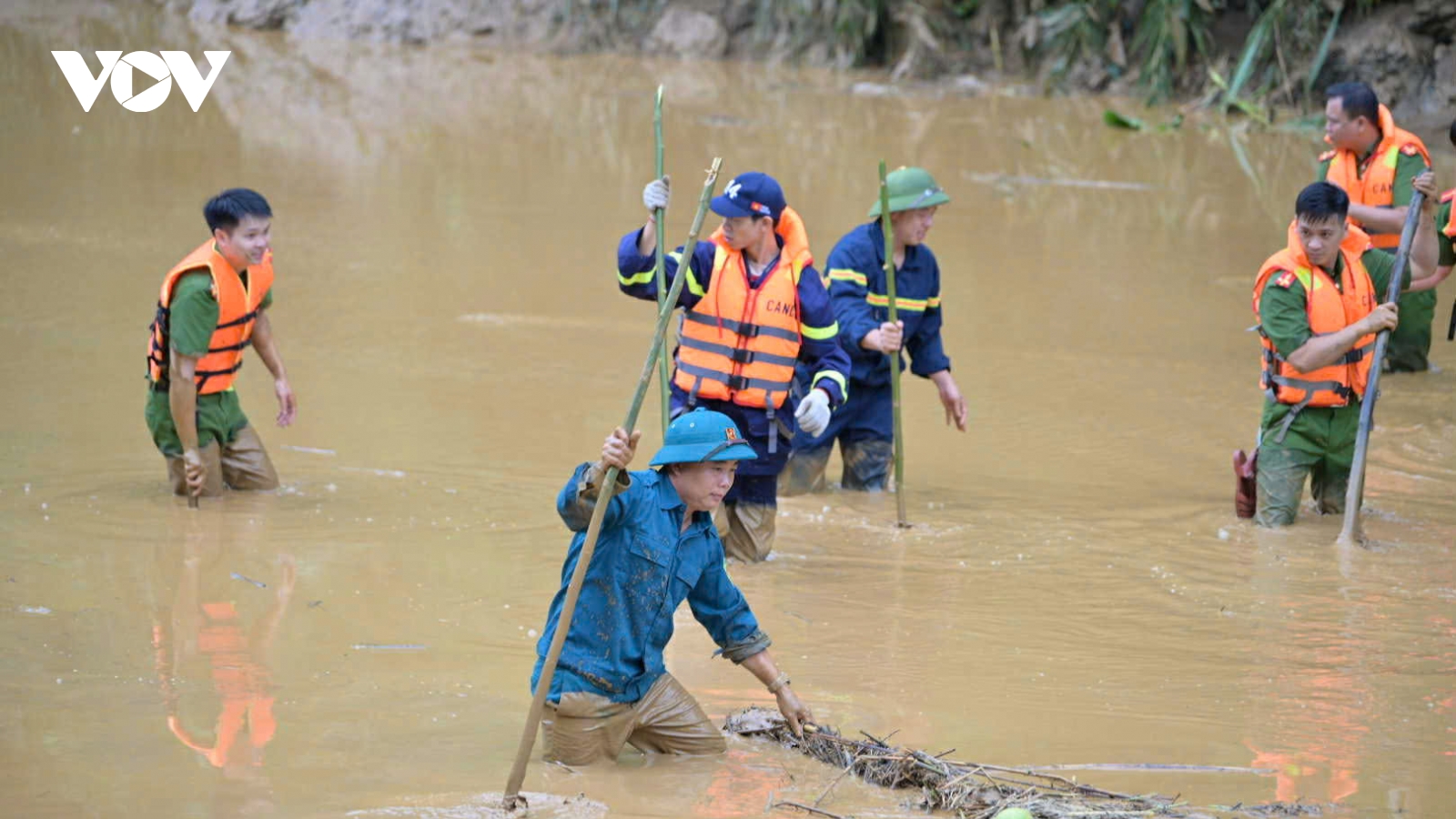 Vỡ bờ ao cuốn trôi 4 người làm thuê ở Lào Cai