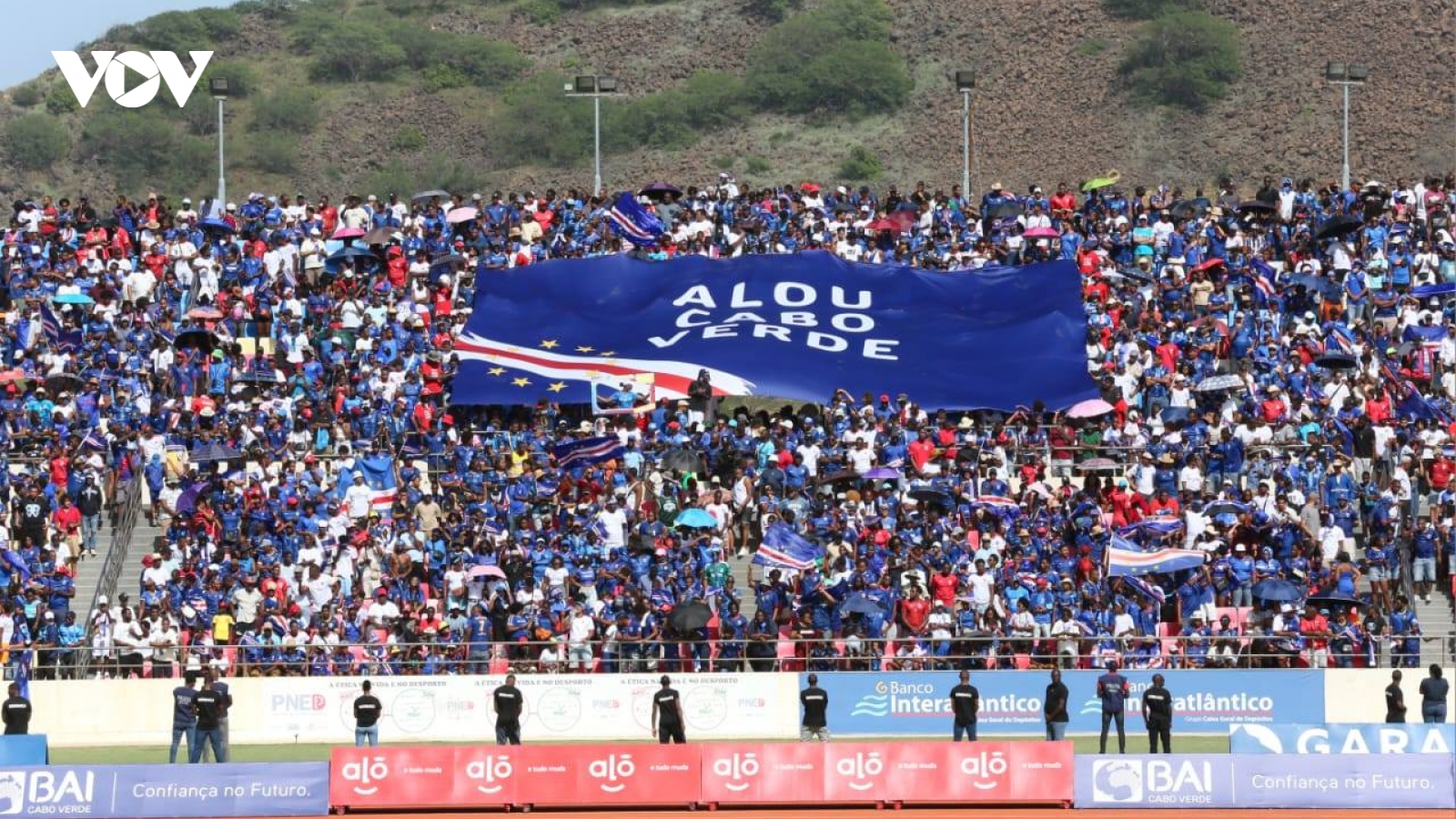 Bùng nổ cảm xúc đội bóng "tí hon" Cape Verde lần đầu có vé dự World Cup