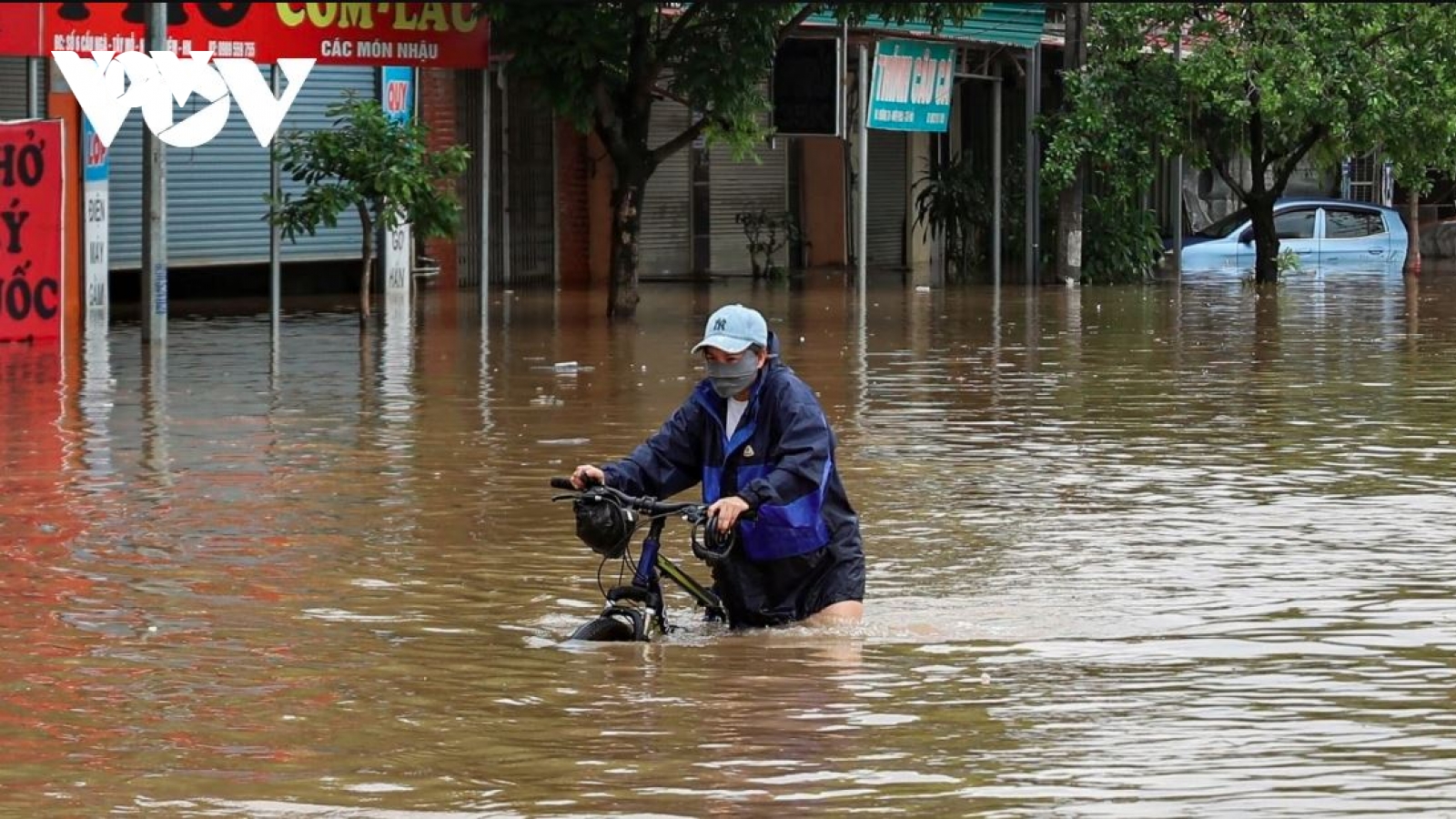 Hà Nội vận hành 131 trạm bơm tiêu ứng phó úng ngập