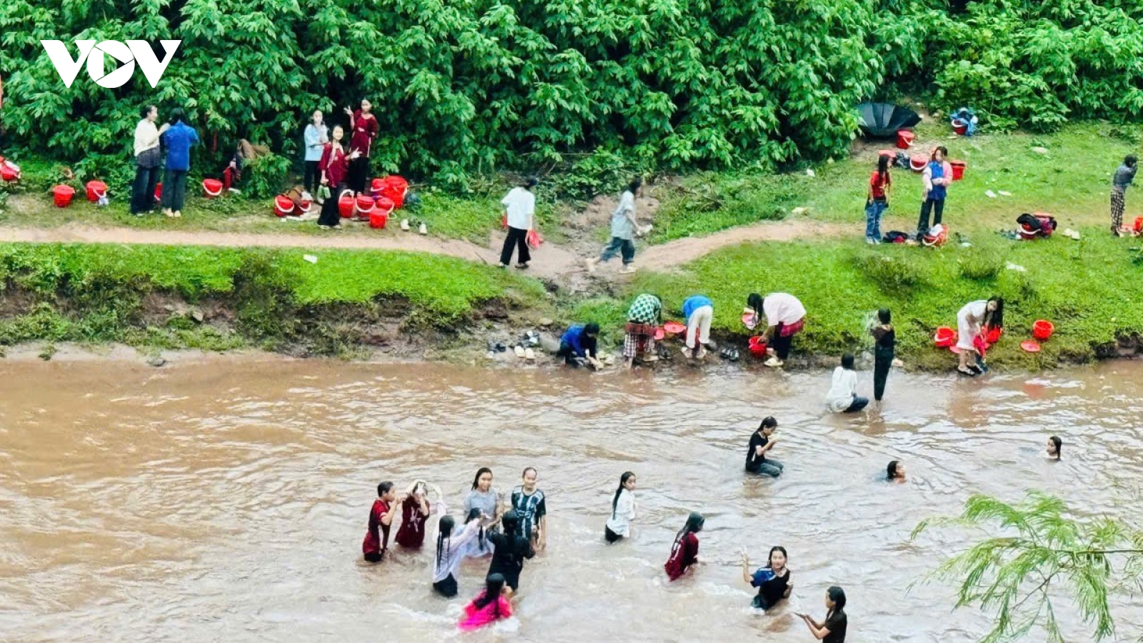 Khát một giếng nước sạch cho hàng trăm học trò ở Nậm Kè, Điện Biên
