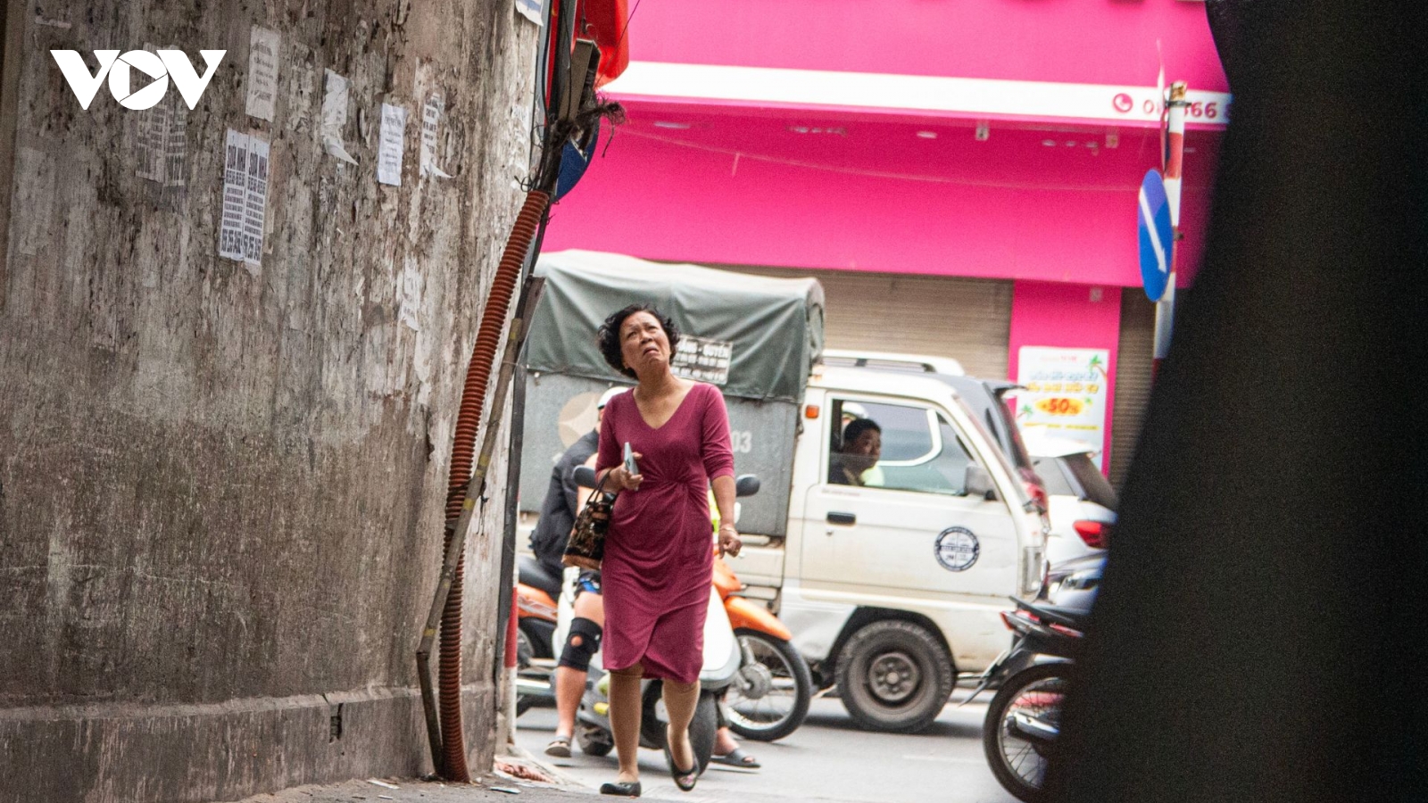 Sợ hãi khi đi qua các công trình đang xây dựng ở nội đô Hà Nội