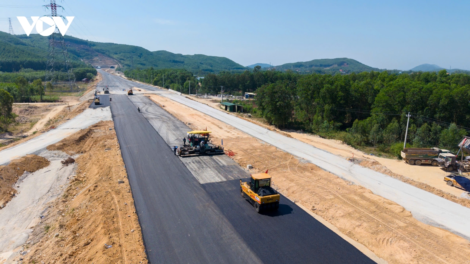 Sắp hết năm 2025, Bộ Xây dựng mới “tiêu” hết gần một nửa tiền vốn đầu tư công