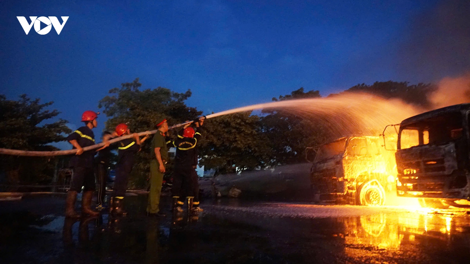 Kịp thời khống chế vụ cháy xe bồn tại bãi chứa xe của cửa hàng xăng dầu Đà Nẵng