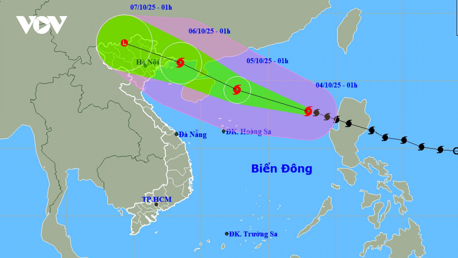 Bão số 11 giật cấp 14 cách đặc khu Hoàng Sa khoảng 570km, đang mạnh lên rất nhanh
