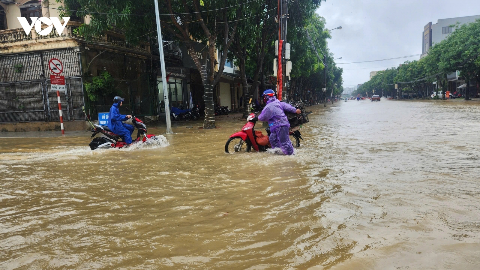 Thời tiết ngày mai 23/10: Hà Tĩnh đến Quảng Ngãi có mưa to và dông