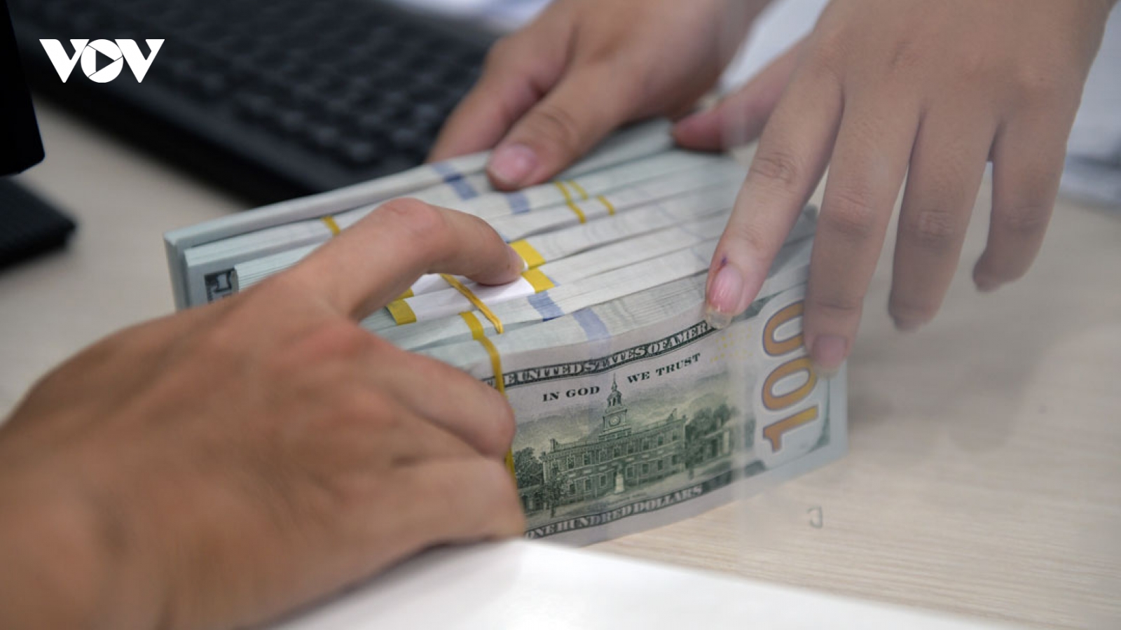 Tỷ giá USD hôm nay 22/12: Giá bán USD tự do giảm còn 26.920 đồng/USD