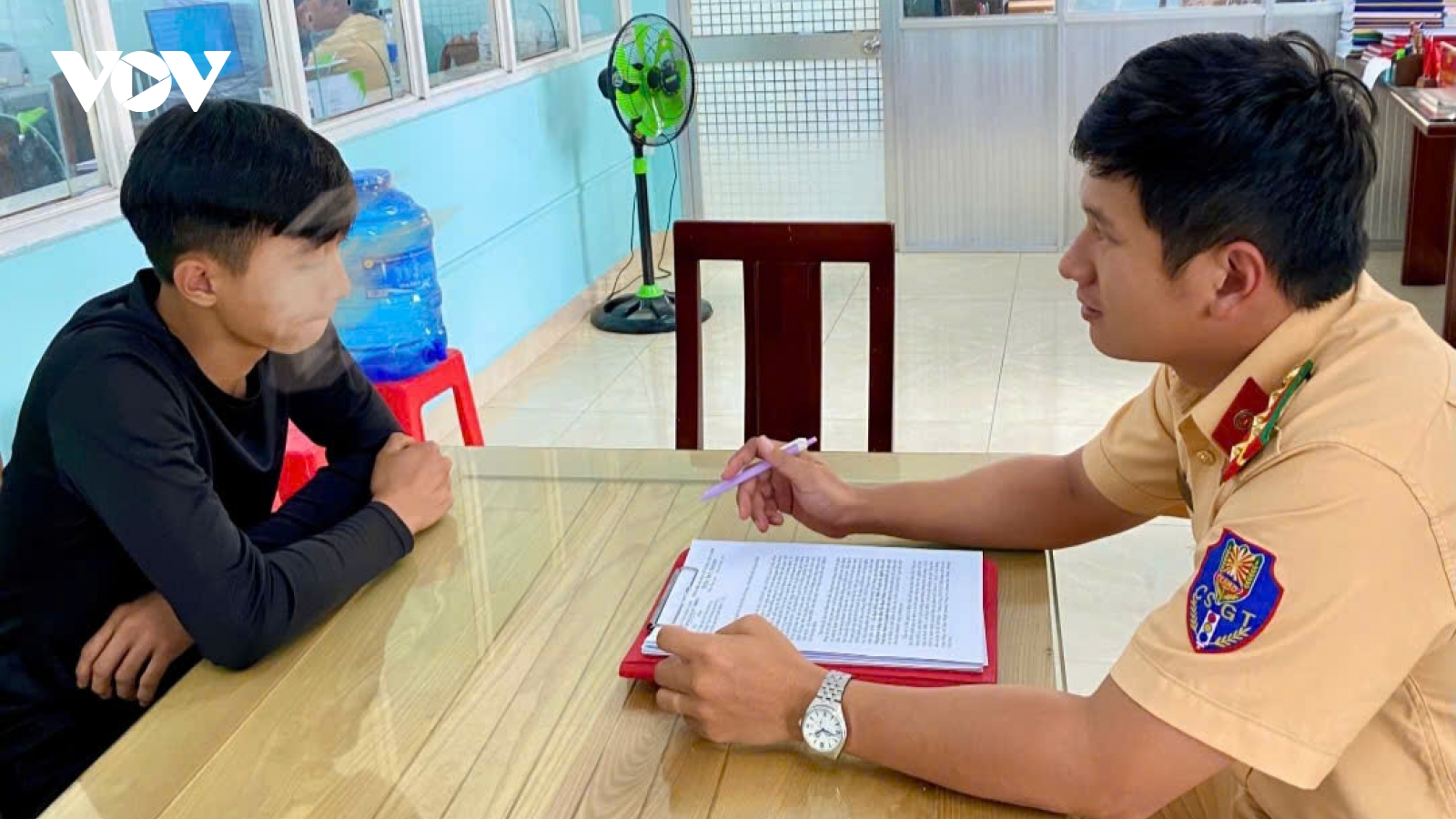 Xử phạt đối tượng vi phạm an toàn giao thông còn đưa hình ảnh lên mạng xã hội