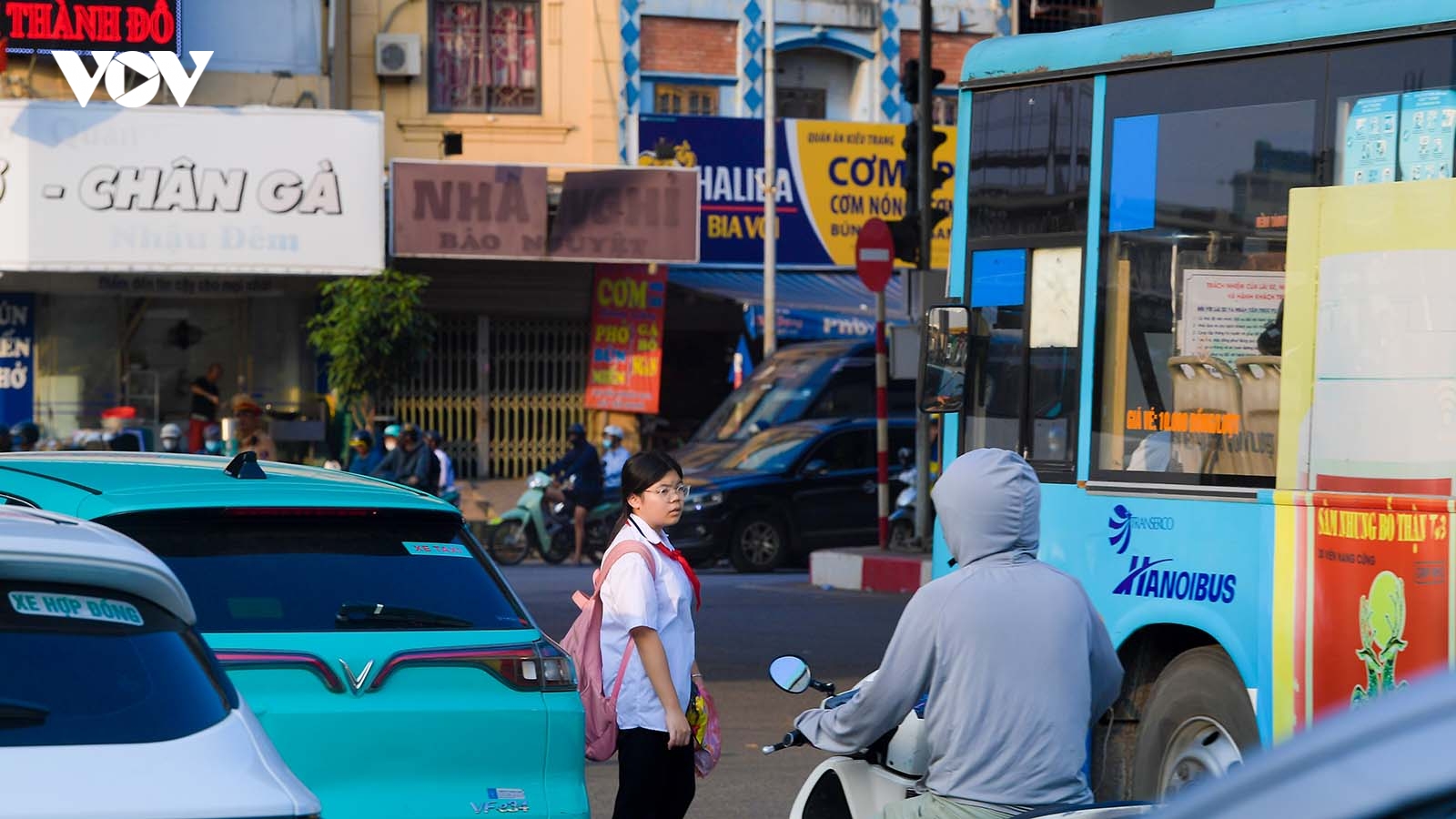 Nút giao cạnh bến xe Nước Ngầm hỗn loạn bất kể giờ giấc, điểm đen ùn tắc, tai nạn