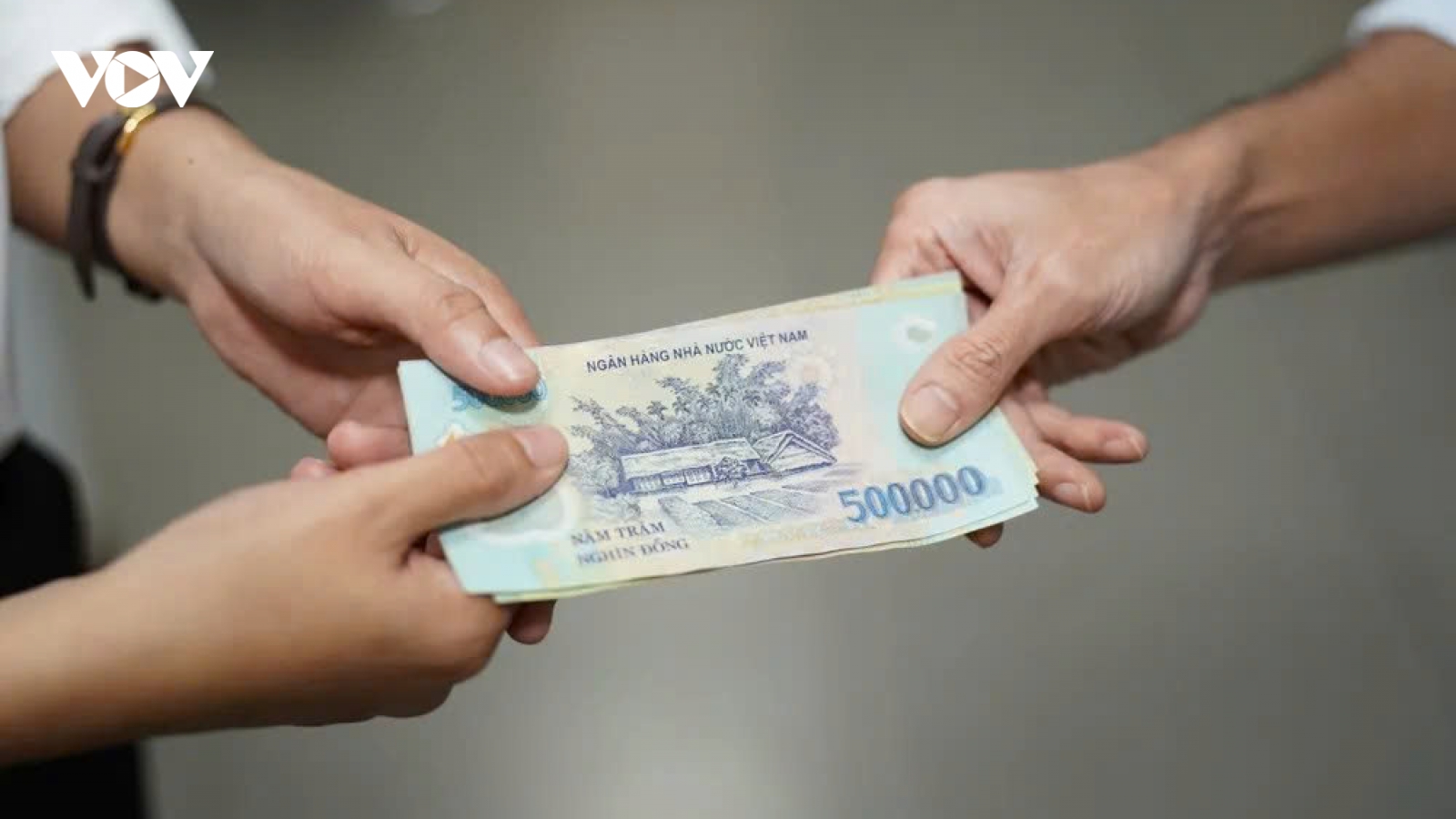 Cựu kiểm sát viên nhận tiền để "chạy án" lĩnh án 9 năm tù giam