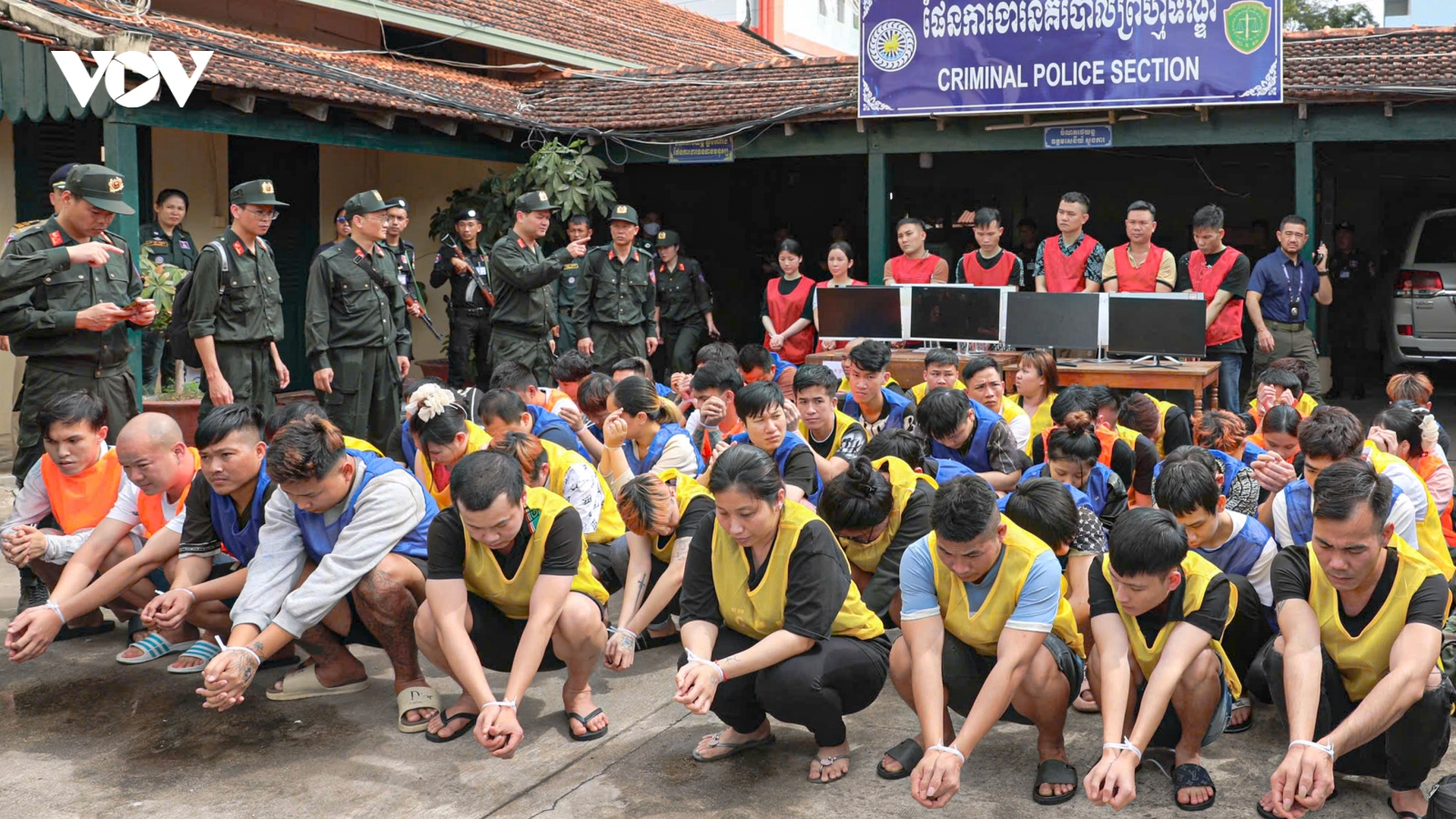 Phá đường dây lừa đảo qua mạng hơn 300 tỷ đồng, bắt 59 đối tượng tại Campuchia