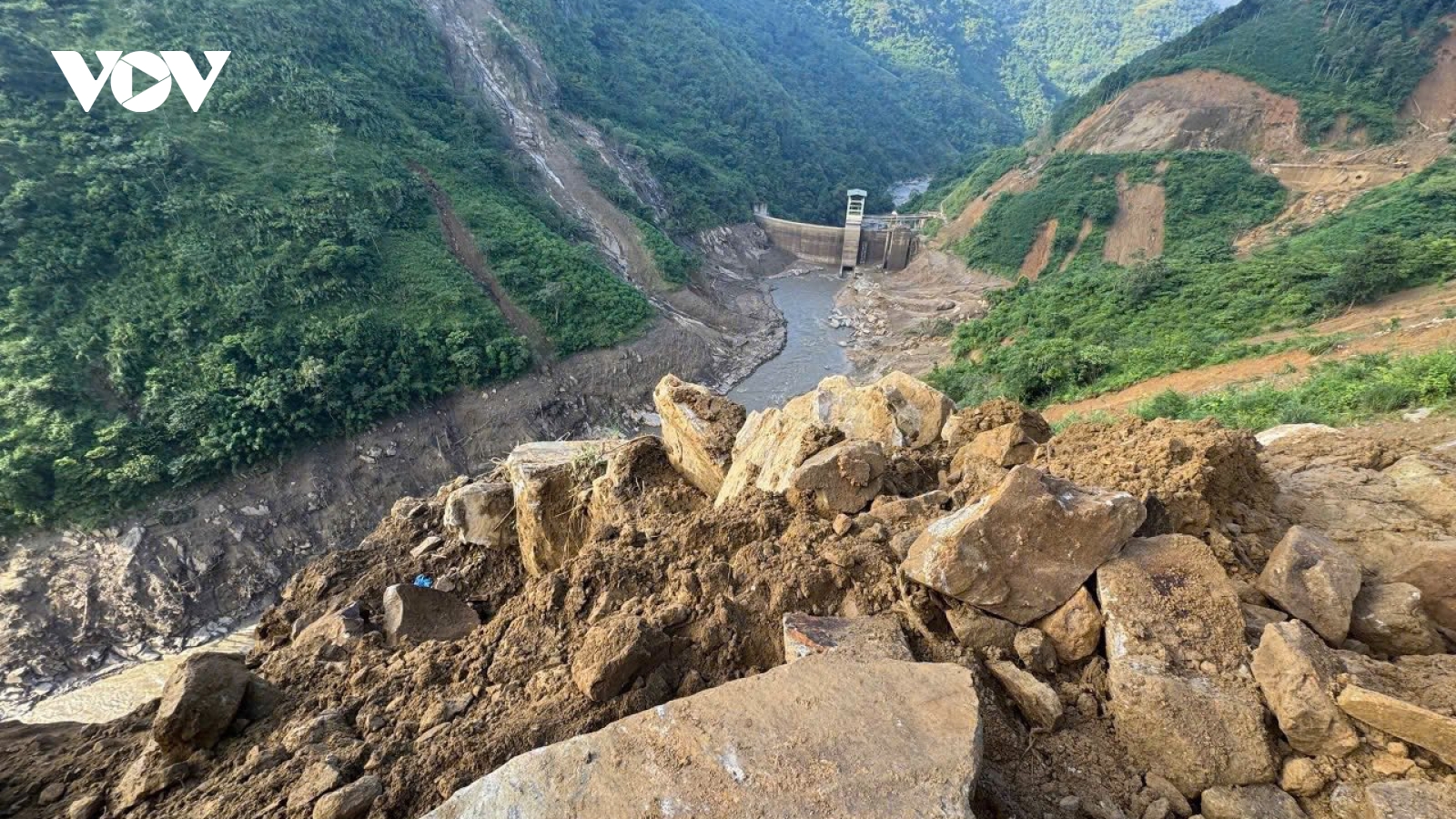 Xe ô tô bán tải gặp nạn ở Lào Cai: đưa chó nghiệp vụ vào tìm nạn nhân thứ 3