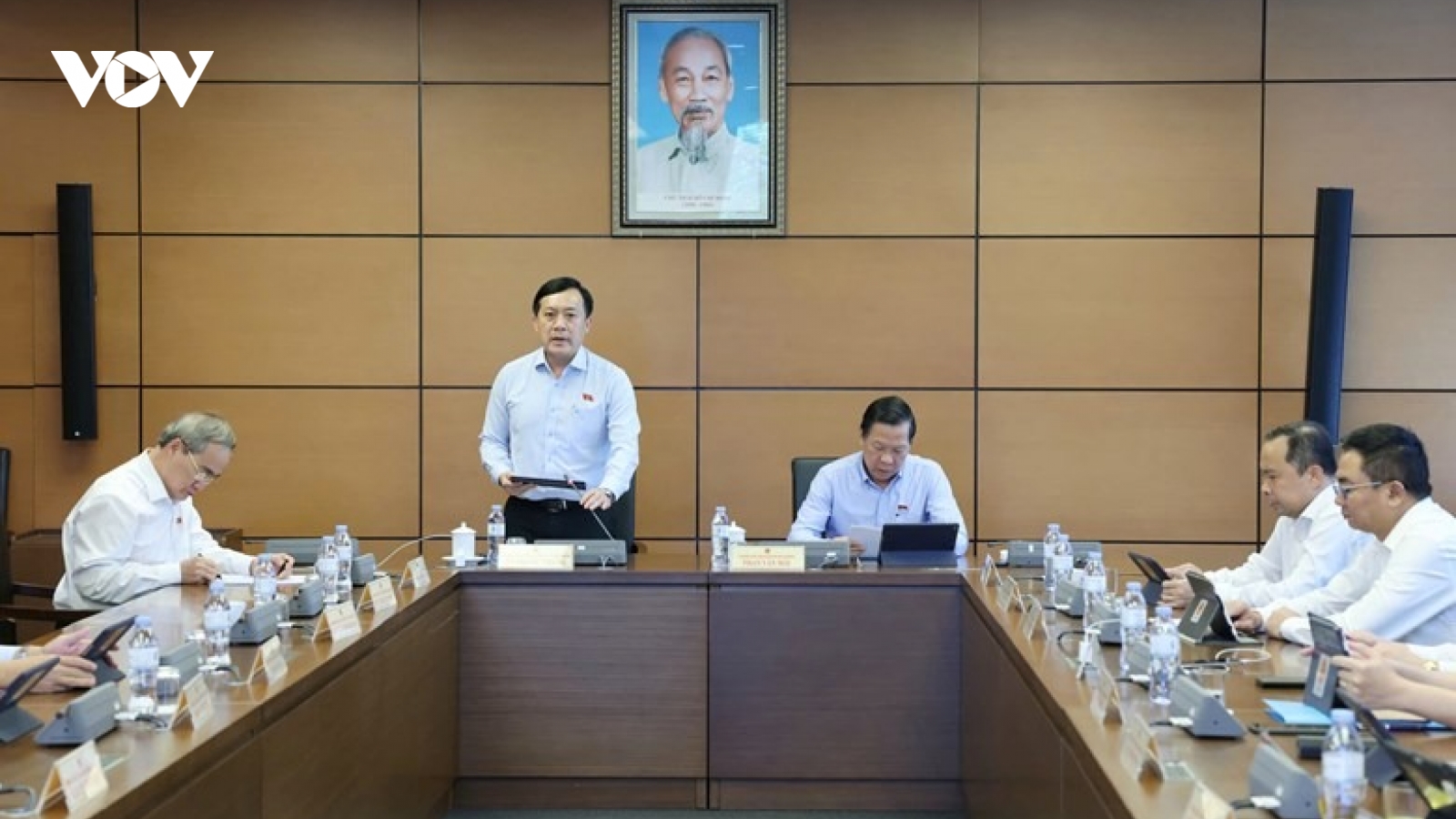 "Cán bộ, công chức cơ sở phải làm công việc của 2-3 người trước đây"
