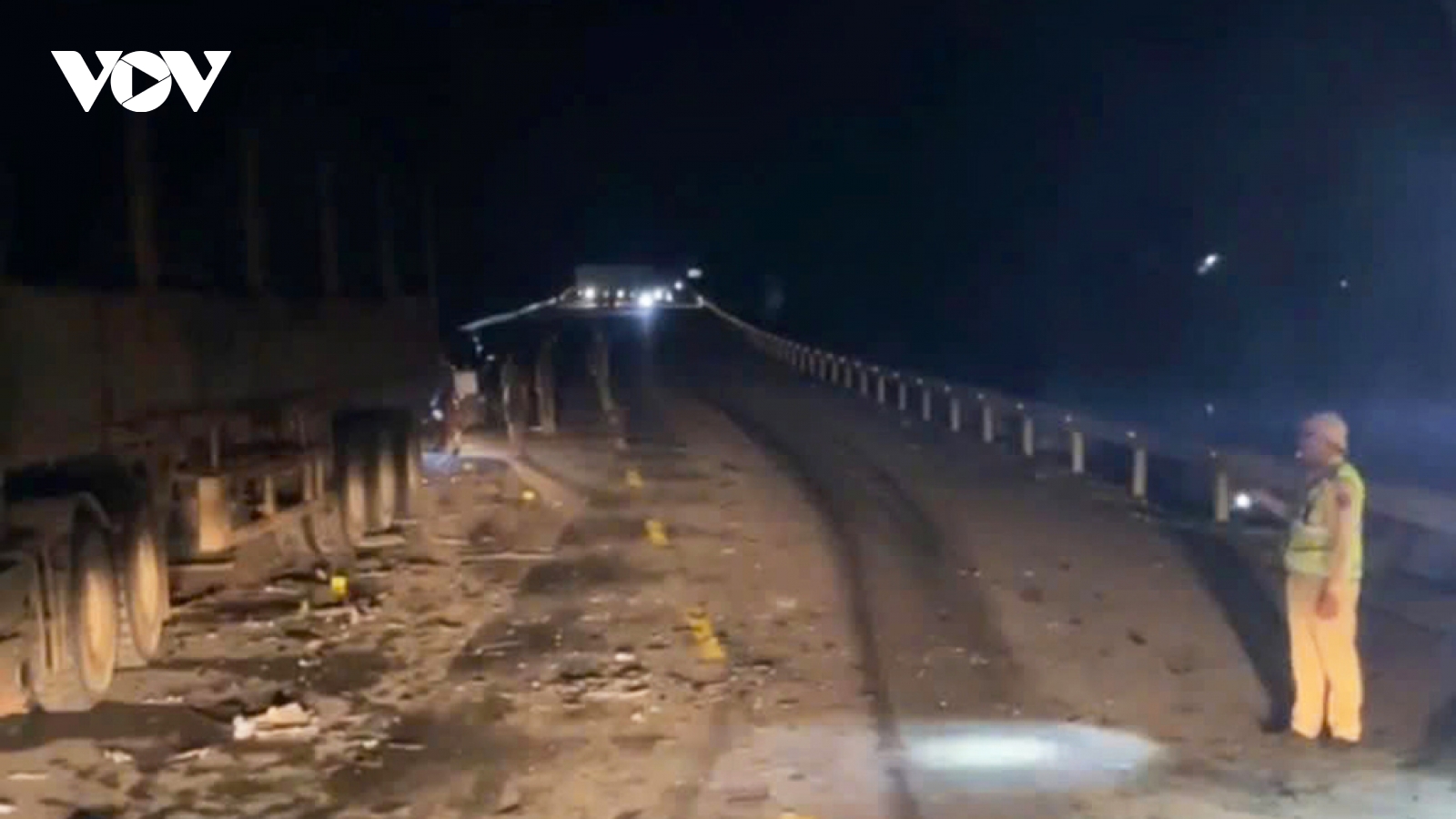 Hai ô tô va chạm ở Đà Nẵng làm 7 người bị thương