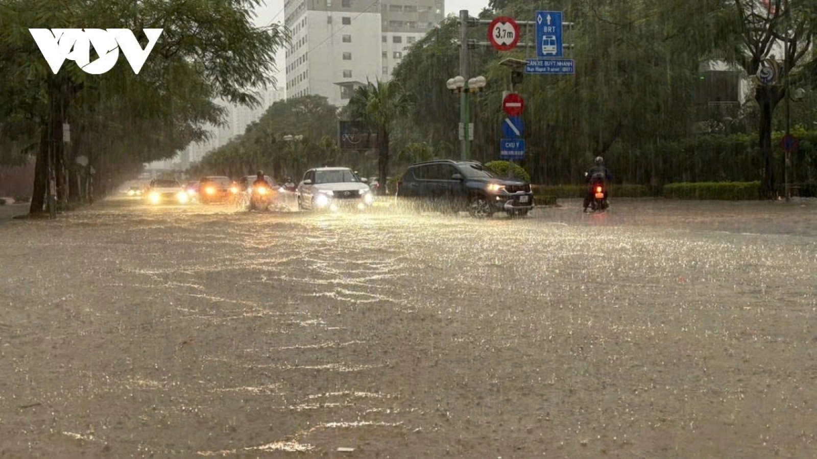 Hà Nội: Vận hành 20/20 bơm tại Trạm bơm Yên Sở chống úng ngập