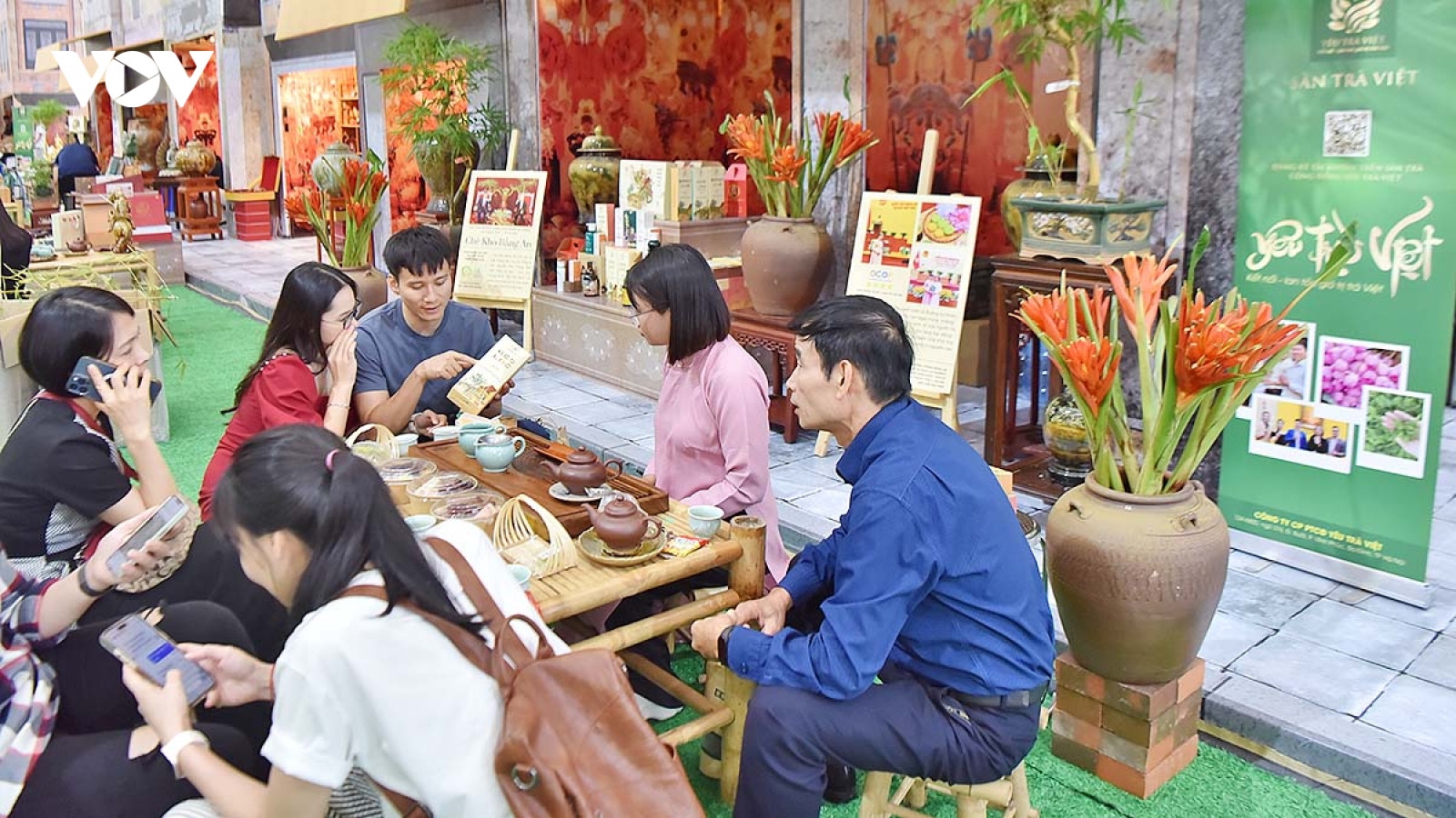“Tinh hoa Thu Hà Nội” hội tụ tại Hội chợ Mùa Thu 2025 hấp dẫn khách thăm quan