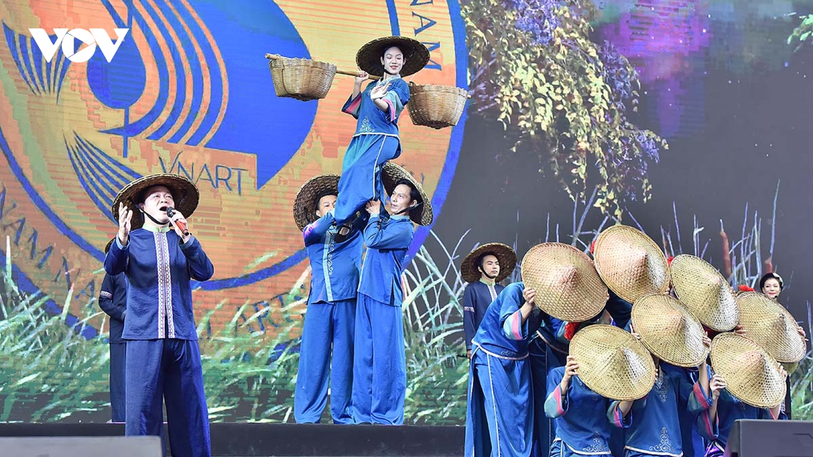 Bức tranh văn hóa đa sắc từ truyền thống tới hiện đại tại Hội chợ Mùa Thu 2025