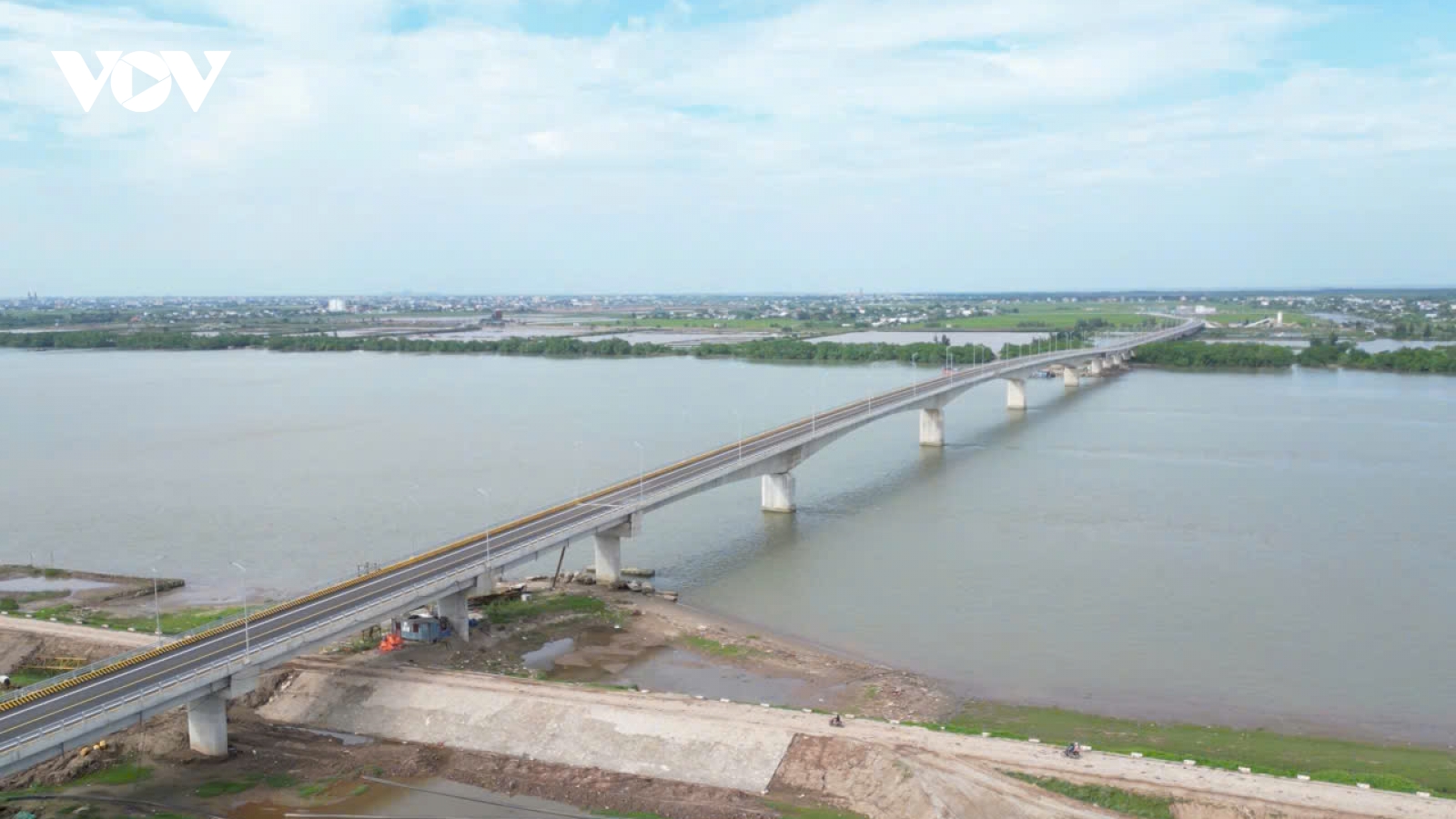 Cận cảnh tuyến đường ven biển với 12 cầu vượt tại tỉnh Hưng Yên vừa thông xe