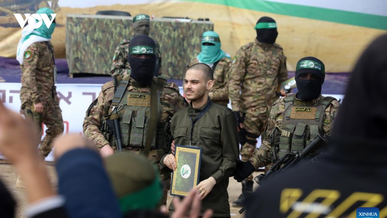 Hamas trao trả thêm thi thể con tin sau khi Israel trừng phạt
