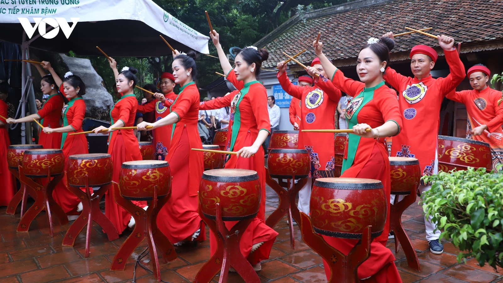 Mâm cỗ đậm hồn quê trong lễ giỗ Đức Thánh Trần