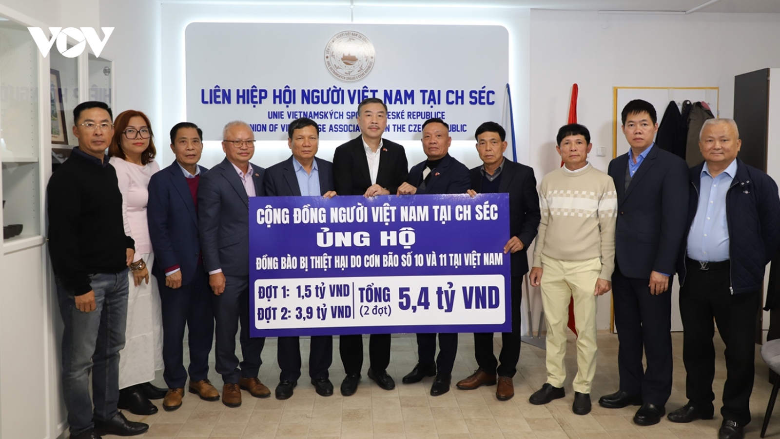 Ấm áp những tấm lòng kiều bào Séc hướng về quê hương bị ảnh hưởng bởi thiên tai